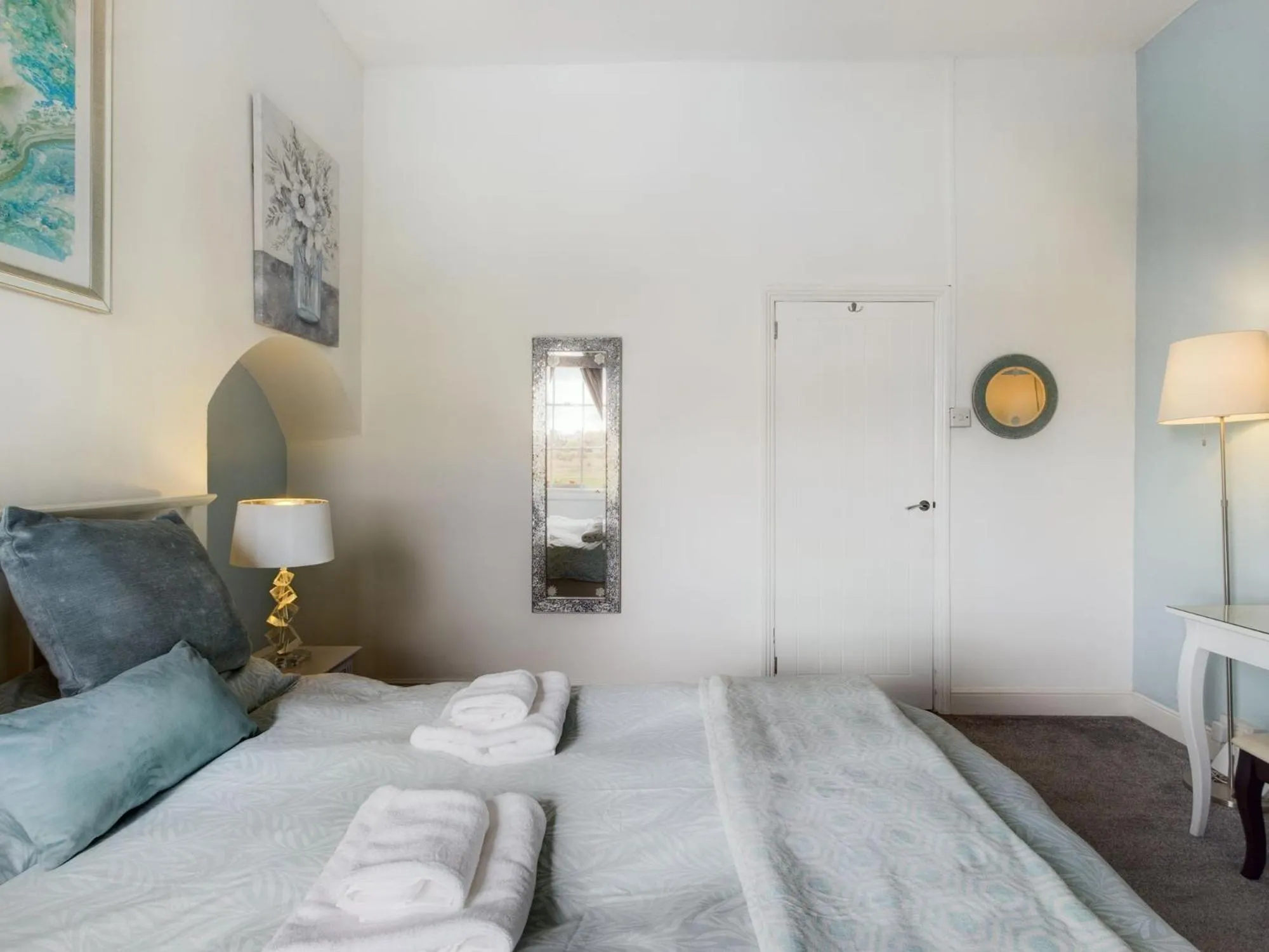 Photo of the whole room, Bed in Rondeva