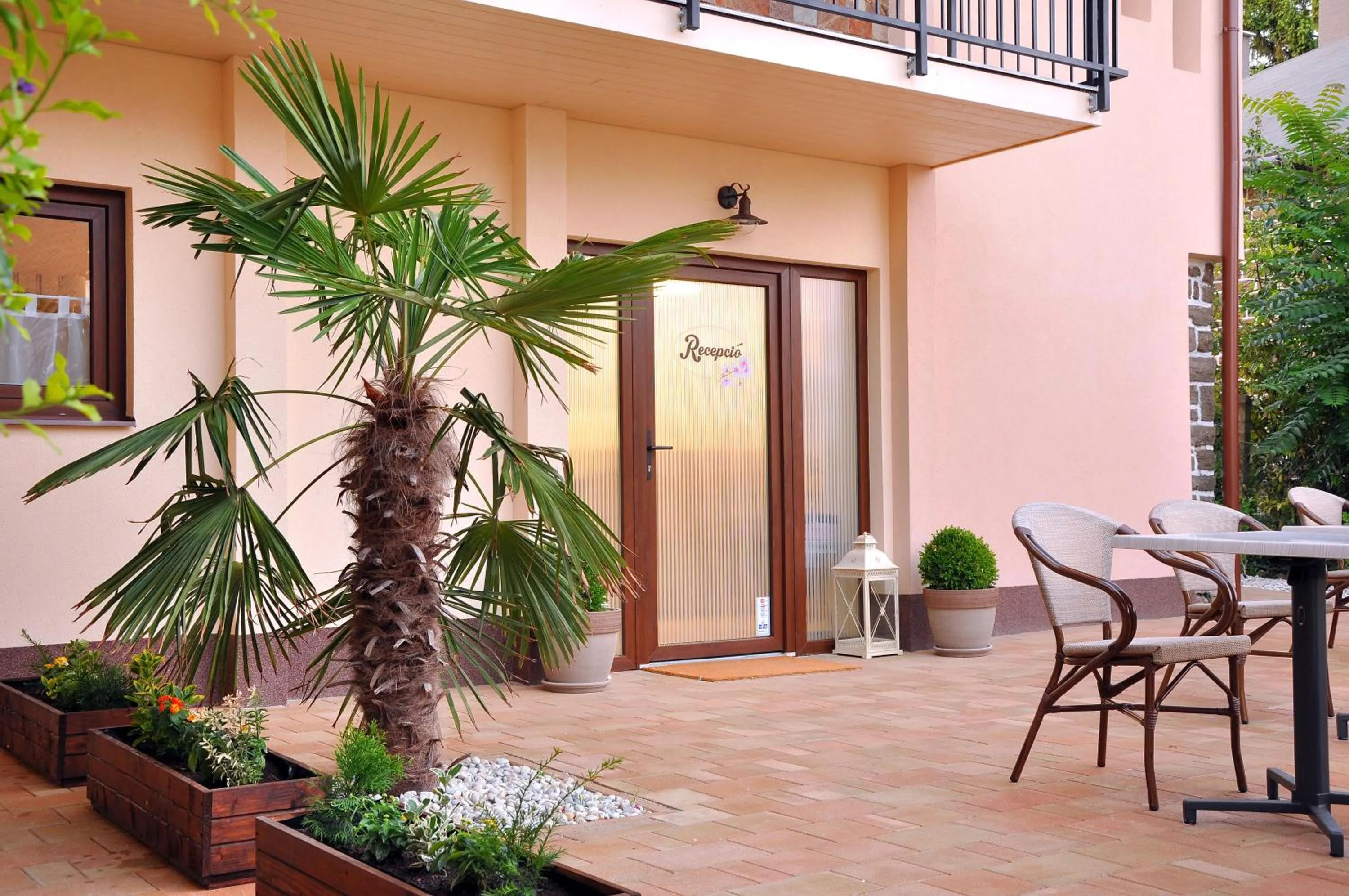 Facade/entrance in Barackvirág Apartmanház