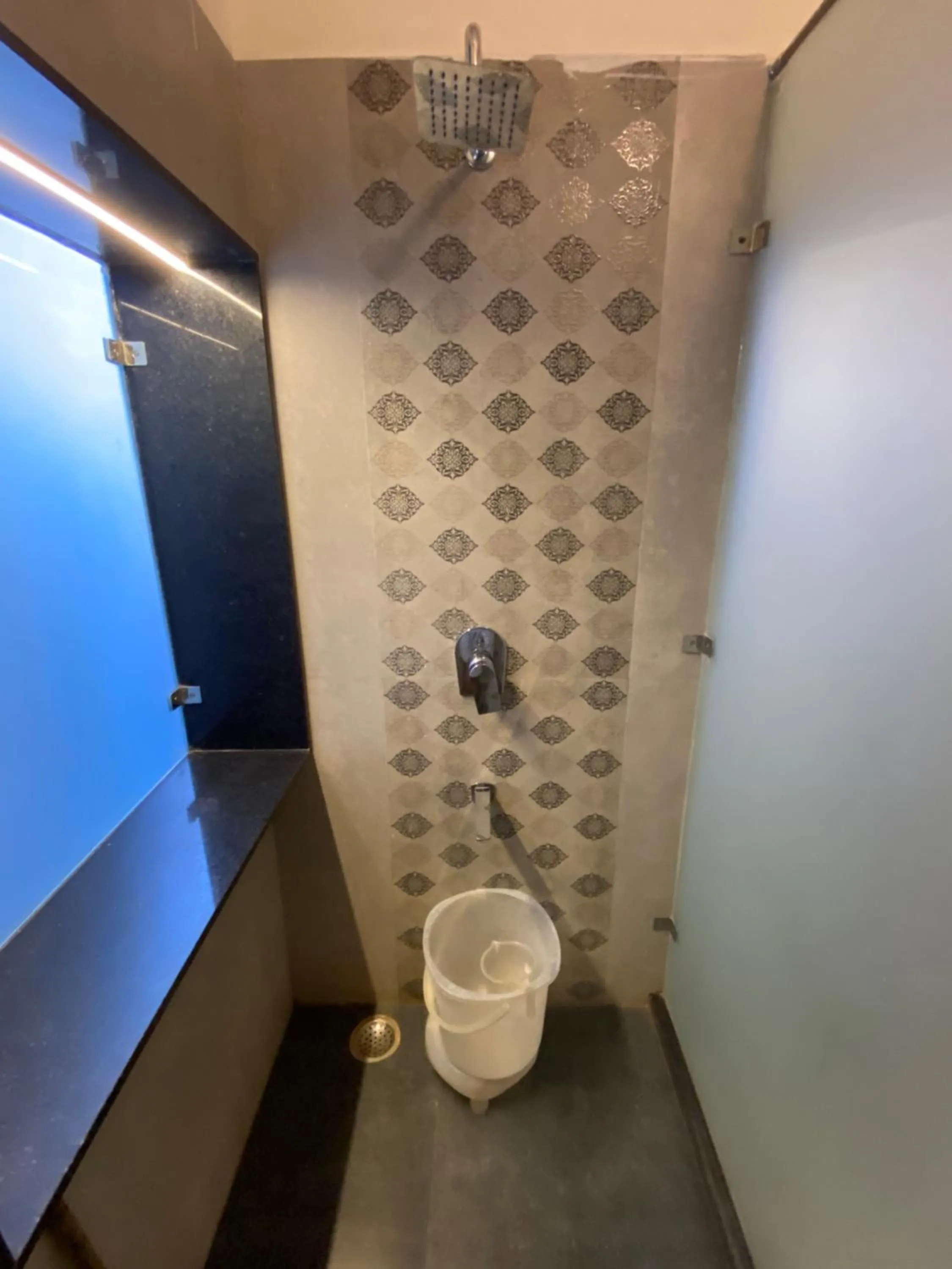 Shower in Chitra Katha - A Story Per Stay