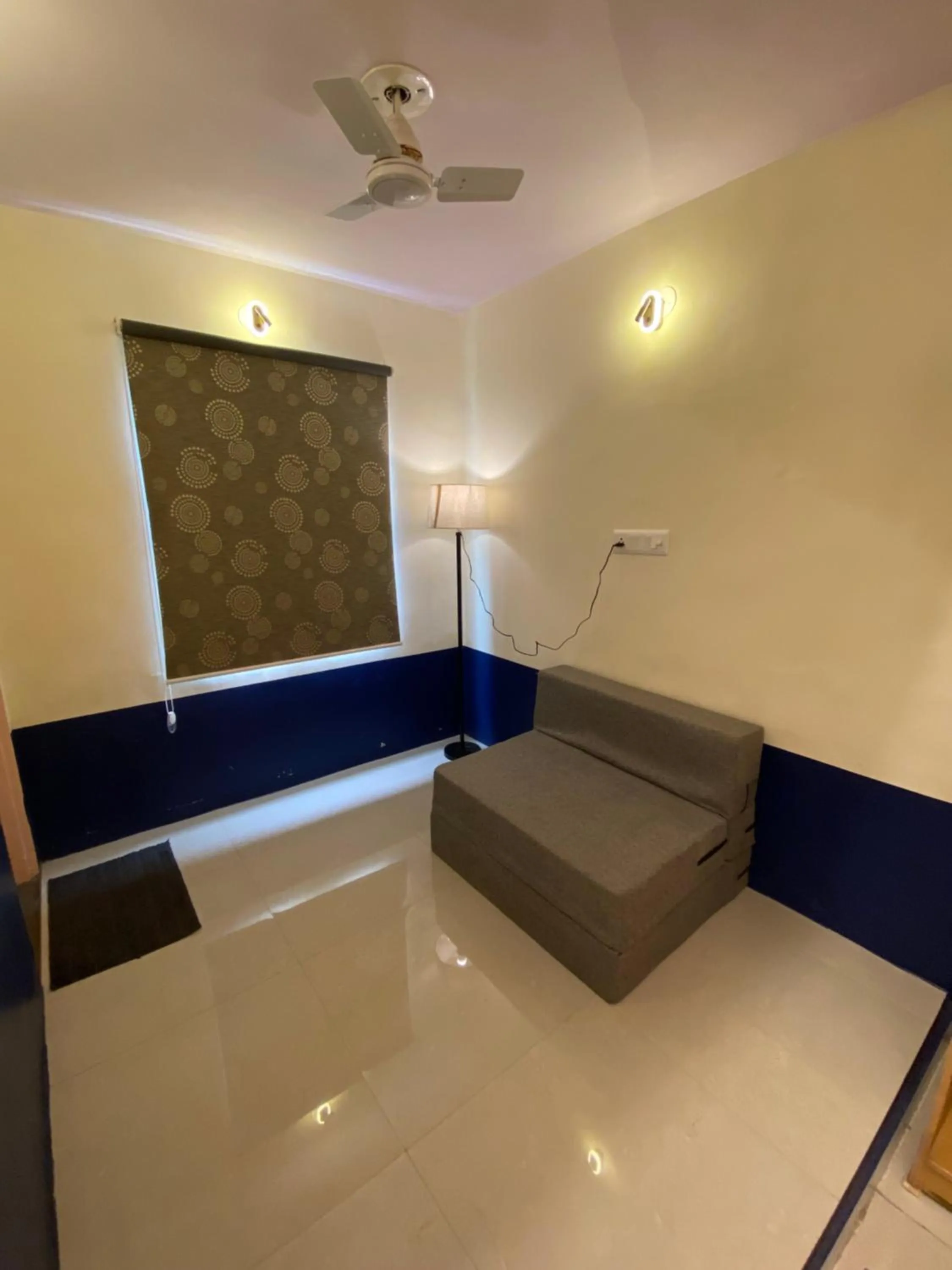 Seating area, Bed in Chitra Katha - A Story Per Stay