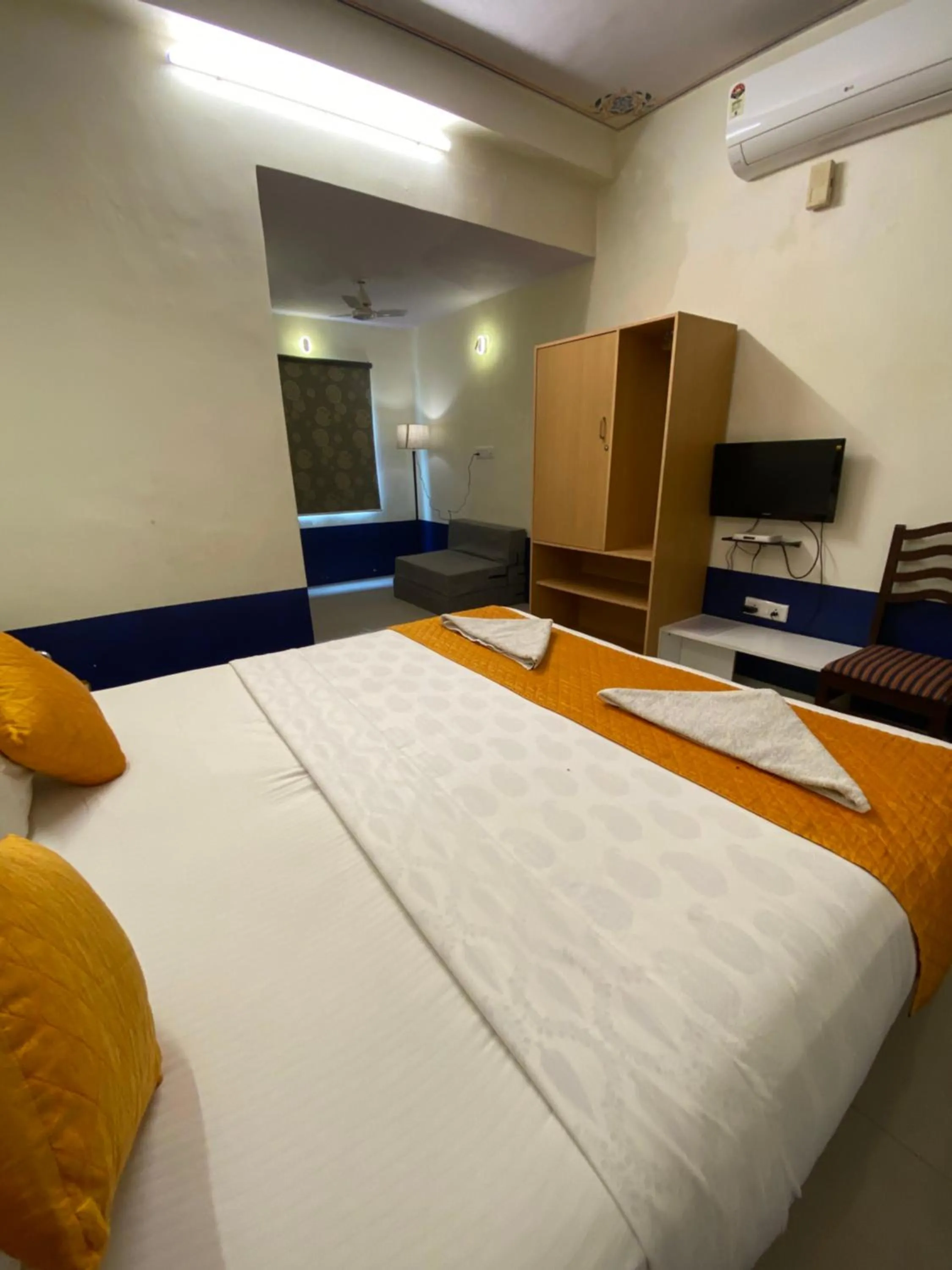 air conditioner, Bed in Chitra Katha - A Story Per Stay