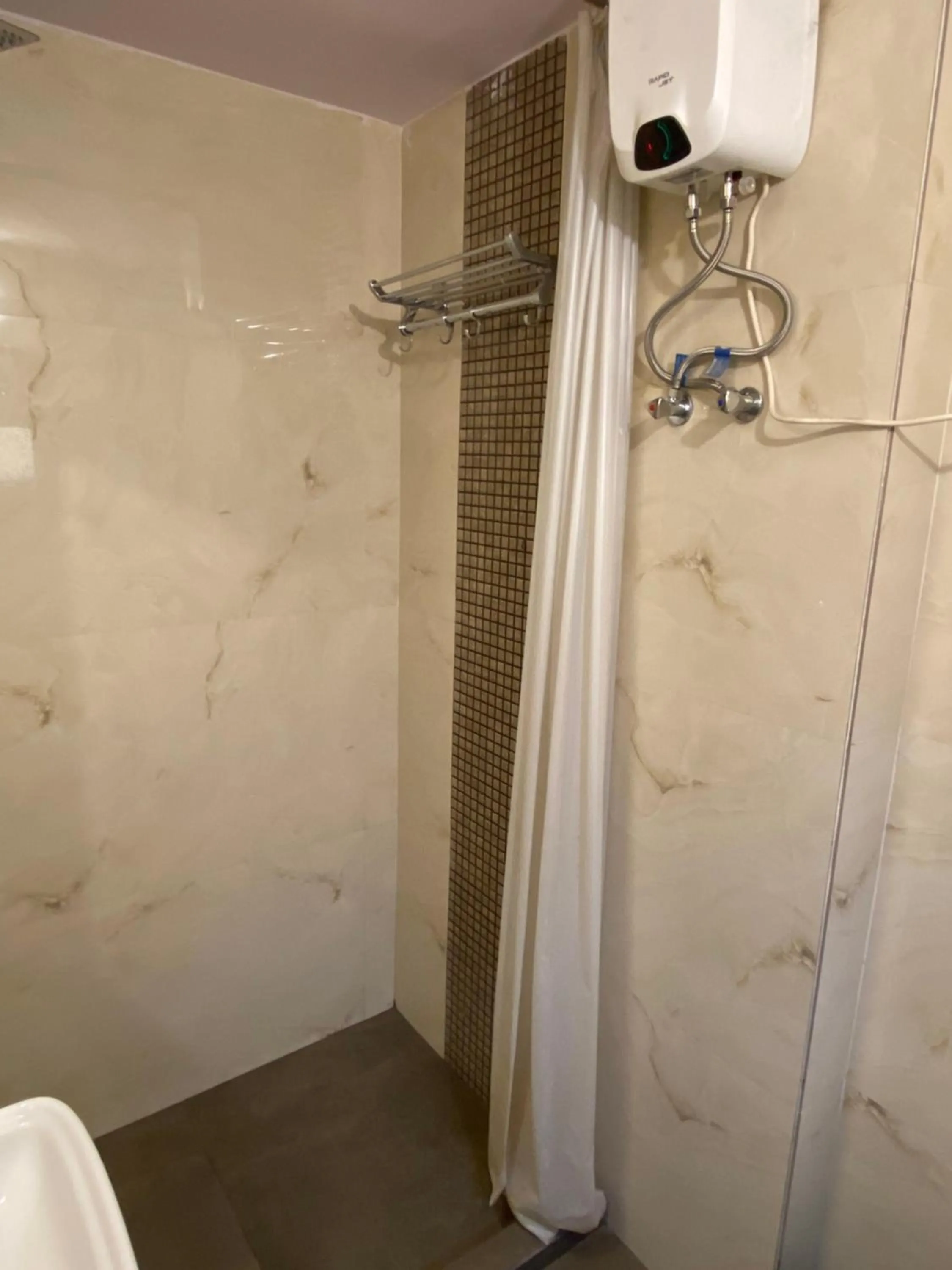 Bathroom in Chitra Katha - A Story Per Stay