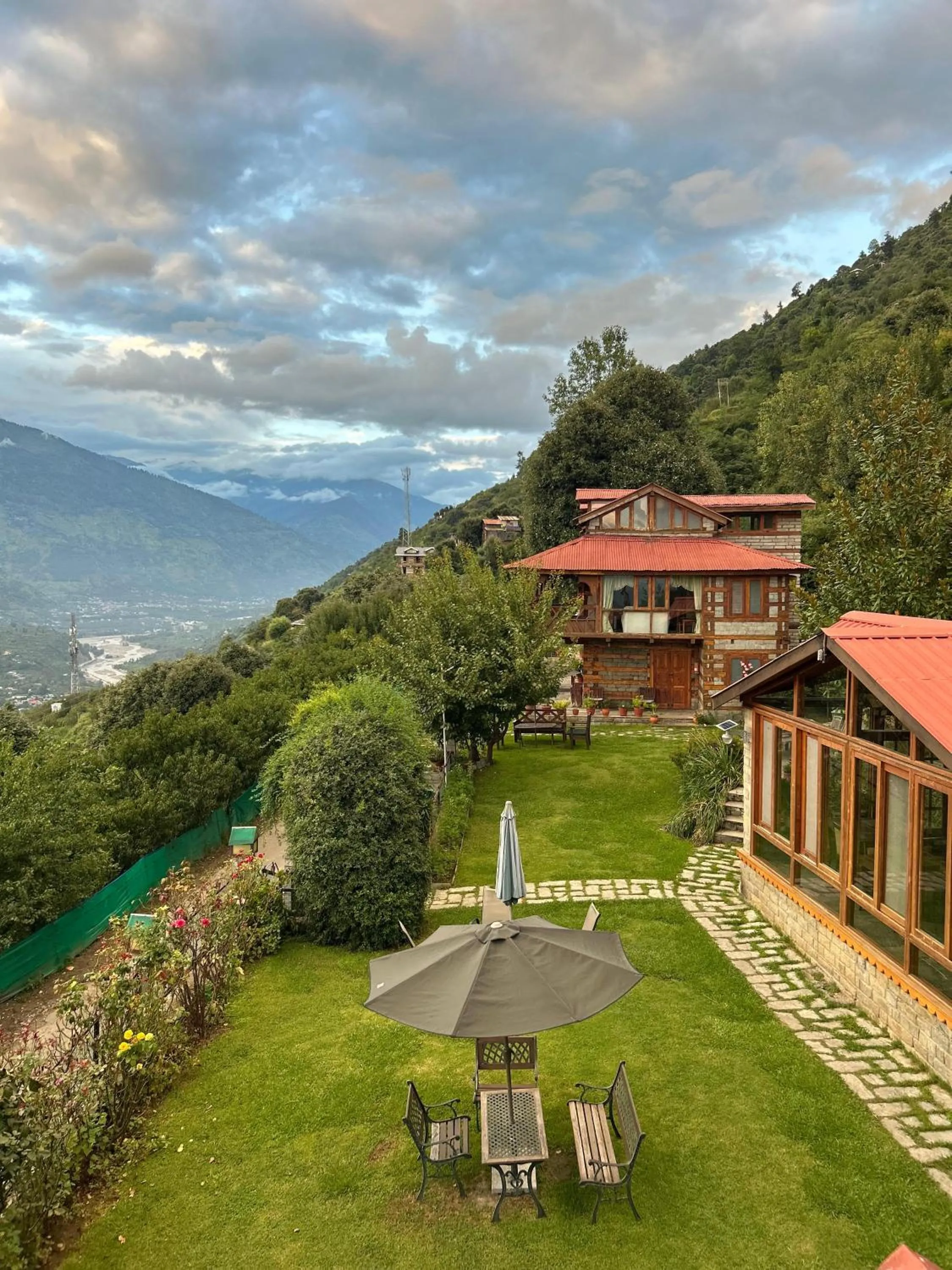 Natural landscape in Himalyan Kothi Kais