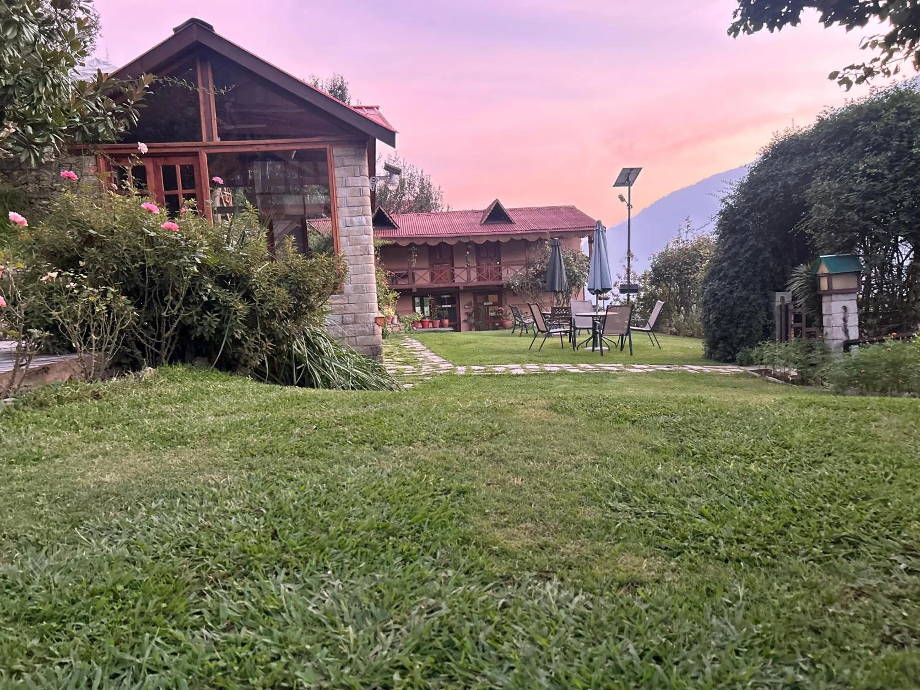 Garden in Himalyan Kothi Kais