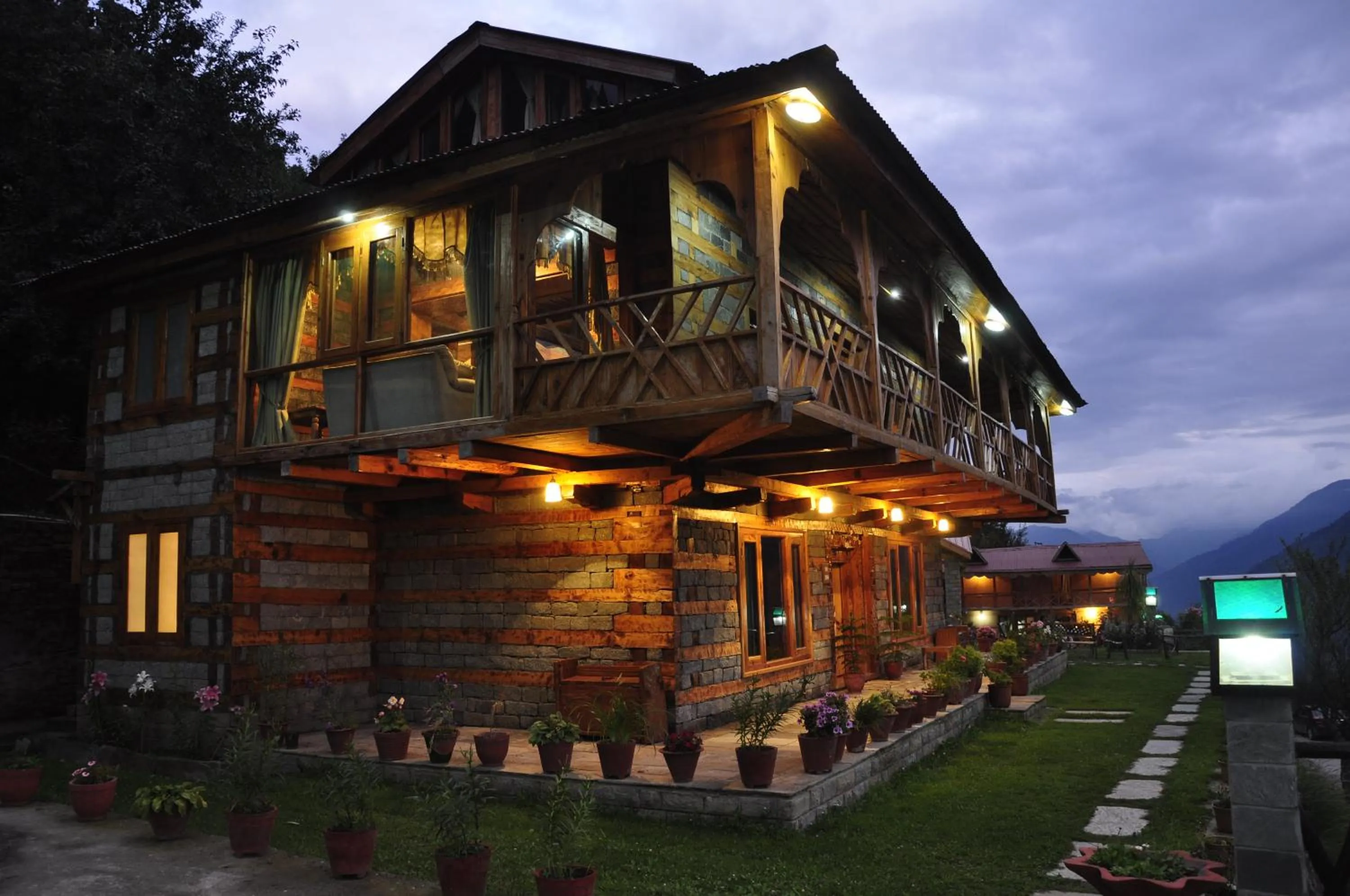 Property building in Himalyan Kothi Kais