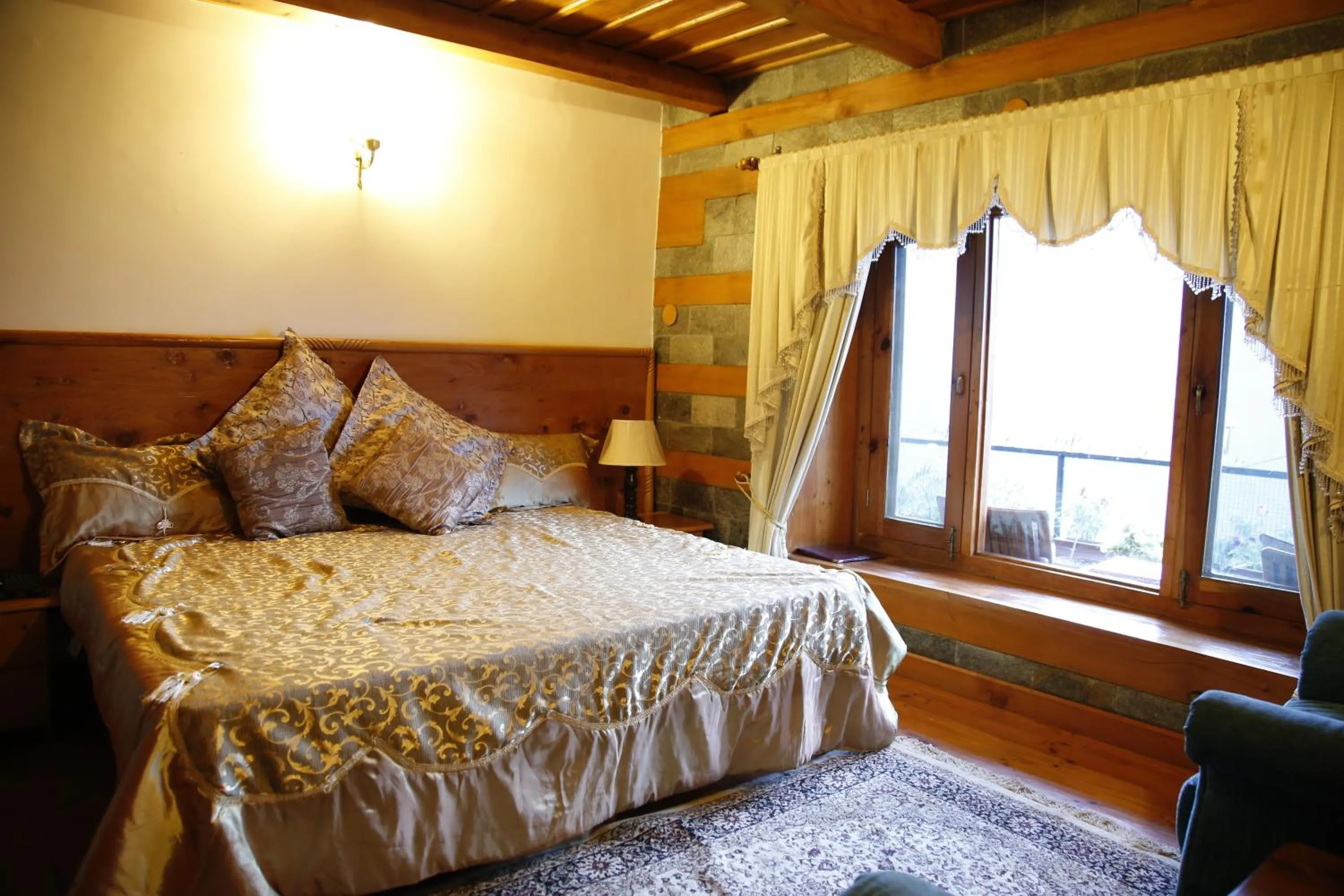 Property building, Bed in Himalyan Kothi Kais