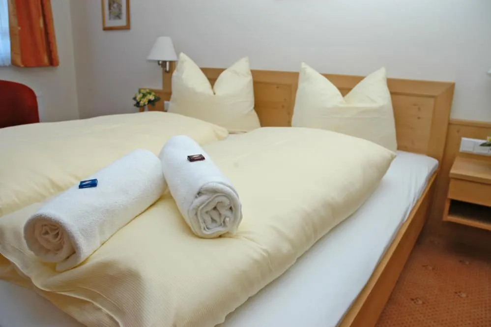 Property building, Bed in Gasthaus Gumping