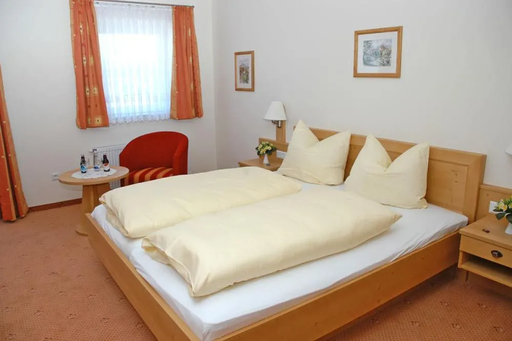 Bed in Gasthaus Gumping