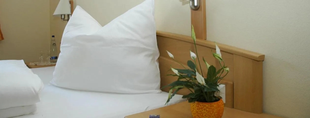 Property building, Bed in Gasthaus Gumping