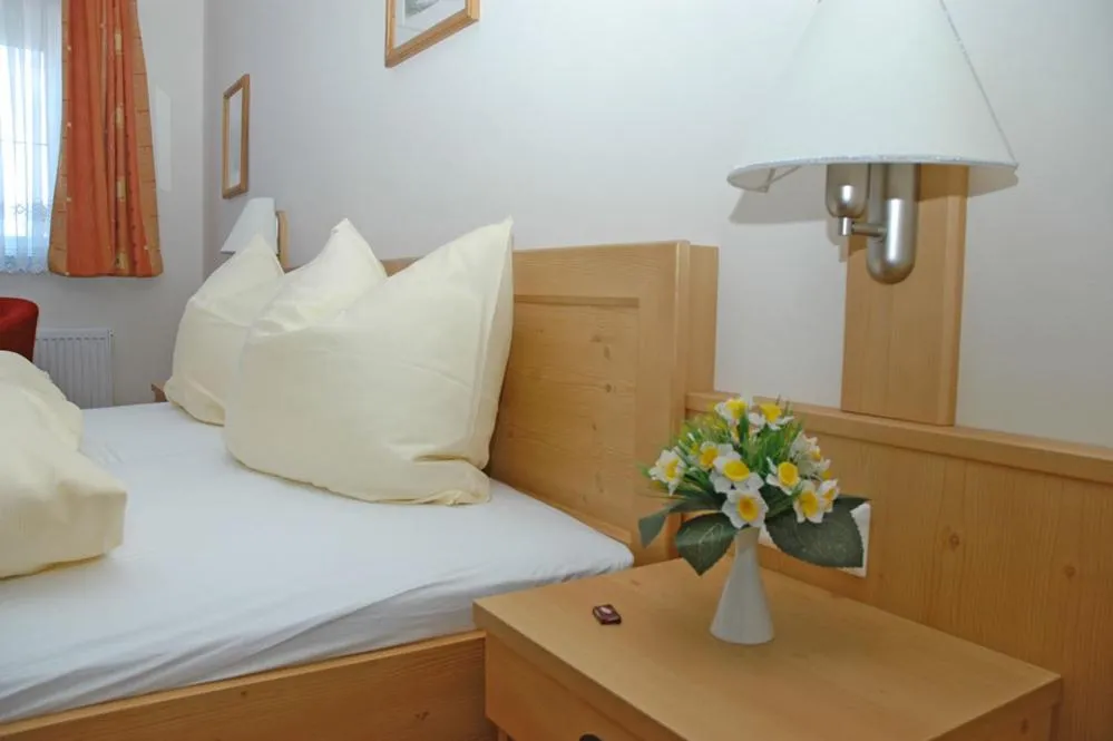 Property building, Bed in Gasthaus Gumping