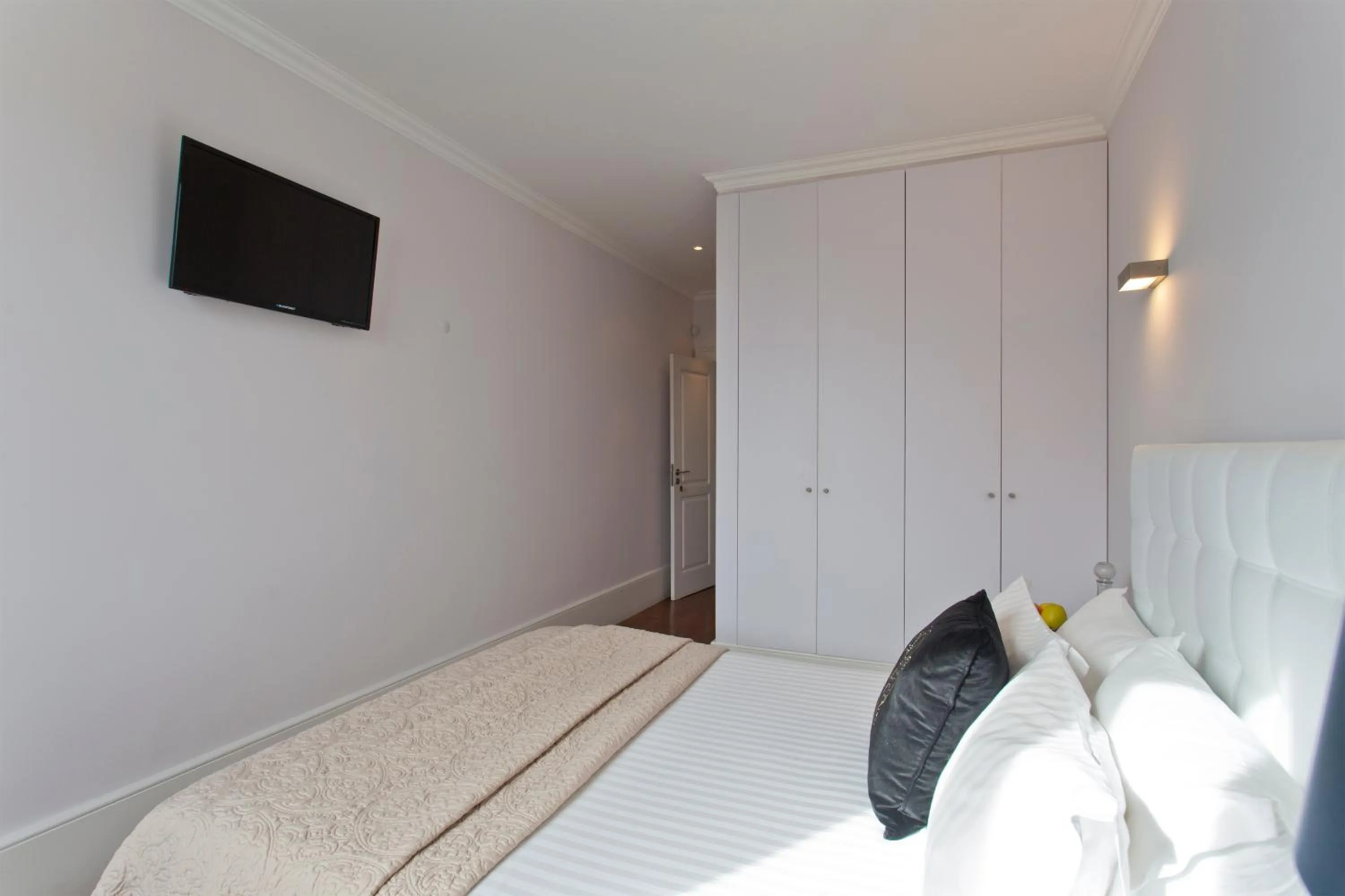 Superior Double Room with Street View in Oporto Comfort Charming Cedofeita