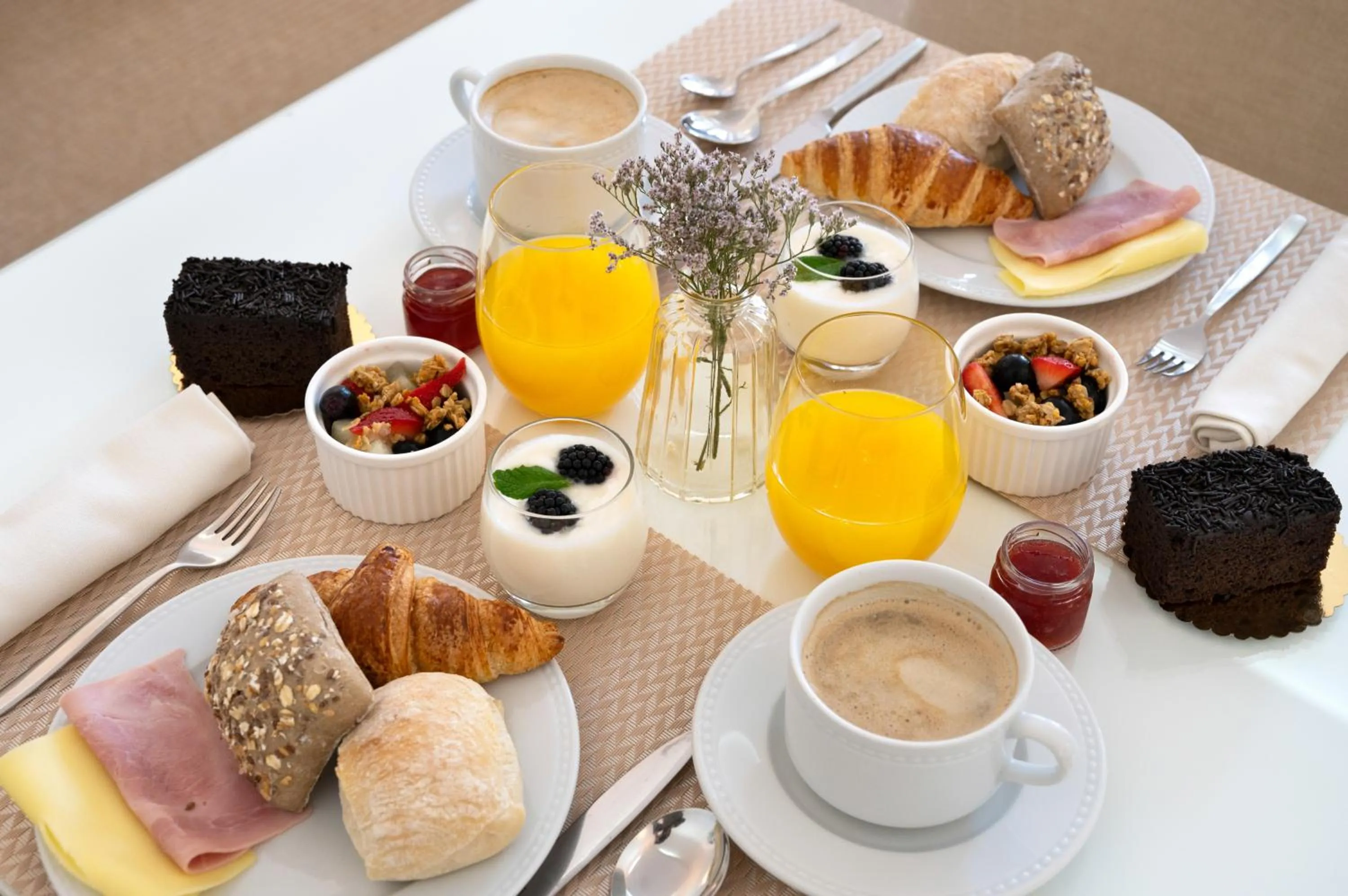 Breakfast in Oporto Comfort Charming Cedofeita - Free Parking