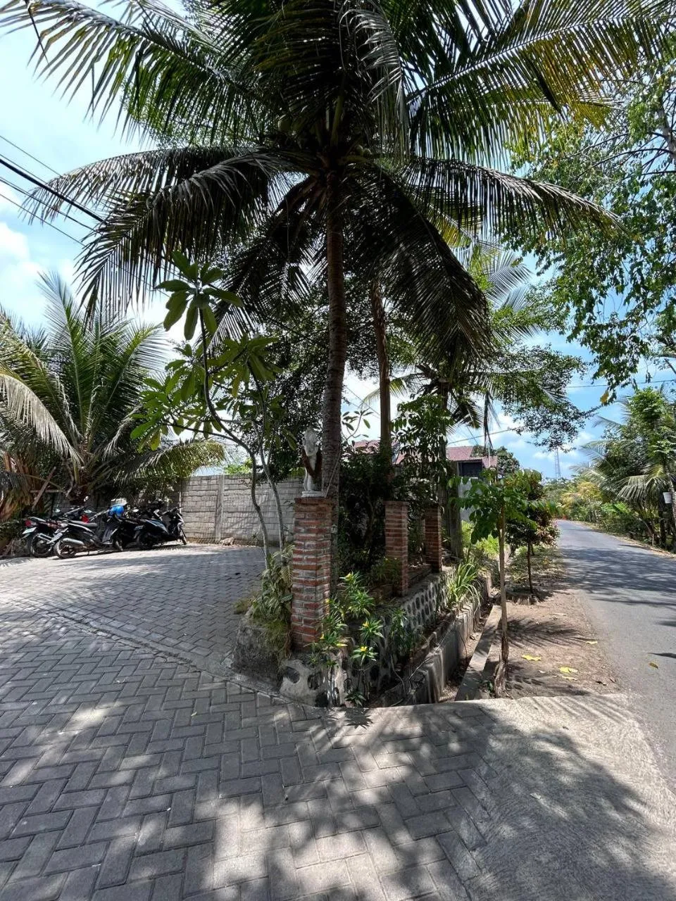 Parking in Didu's Homestay Bed & Breakfast