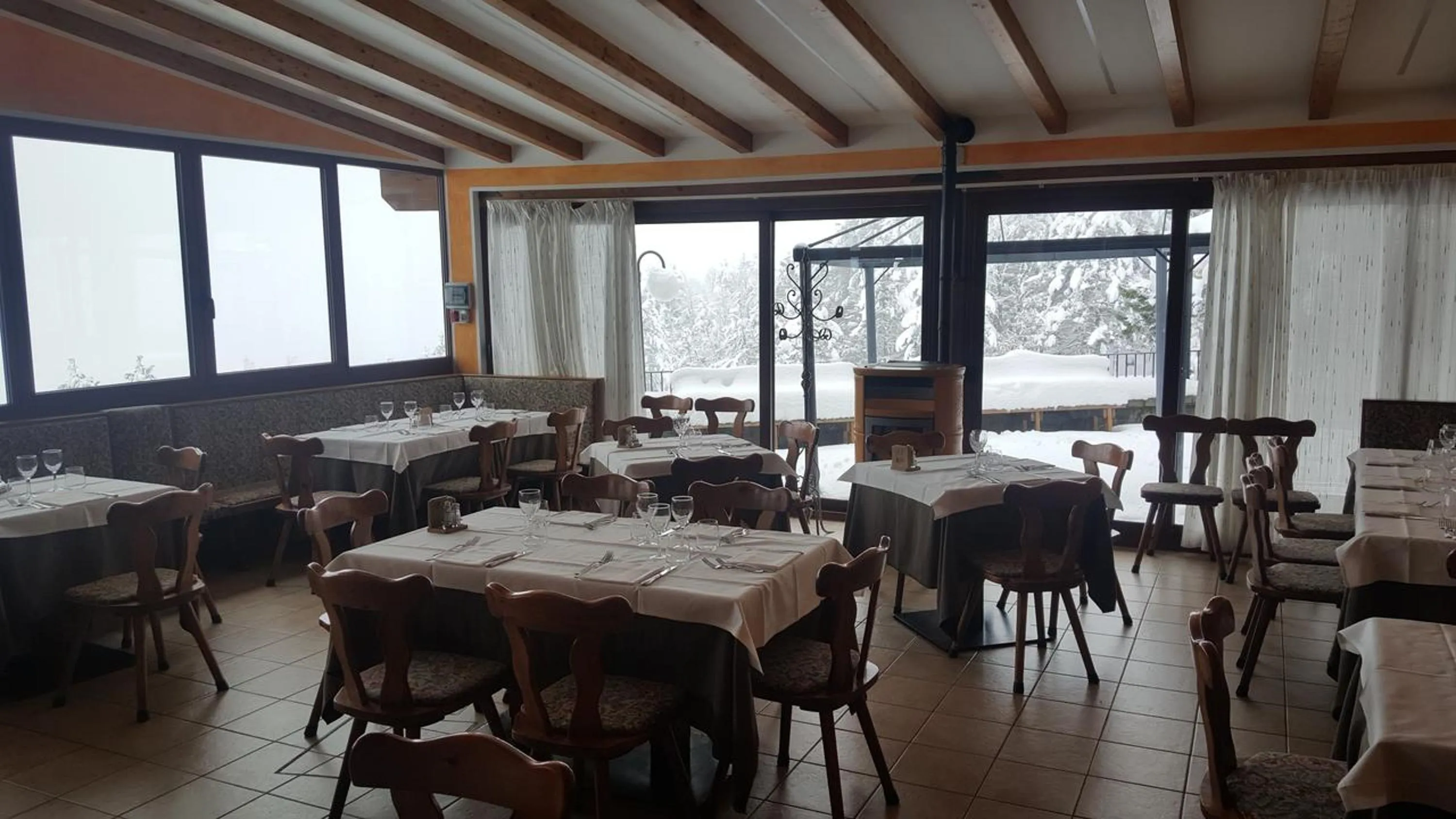 Restaurant/places to eat in La Baita D'Oro Ristorante Residence