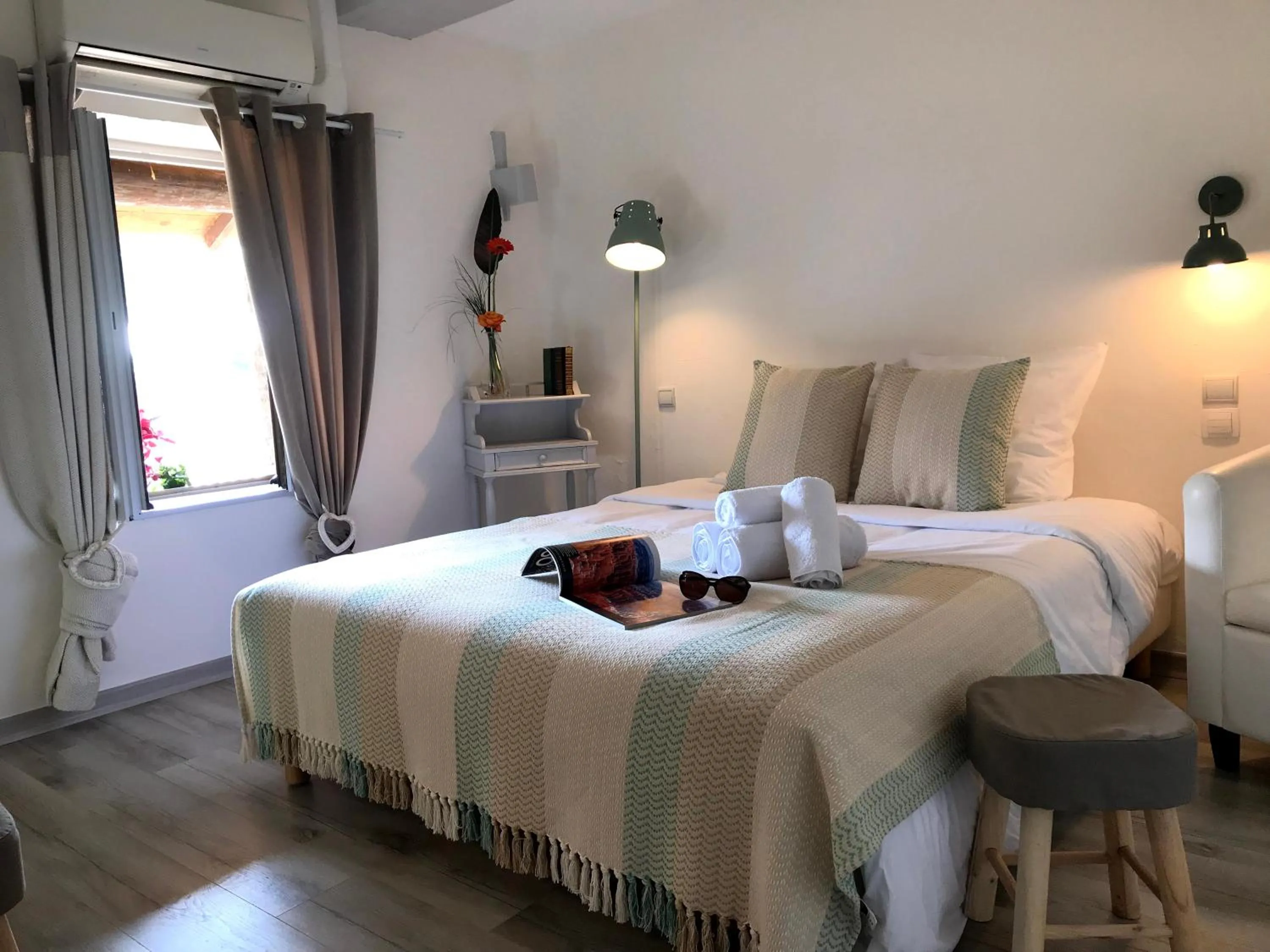 Bed in HOSTELLERIE DES BICHONNIERES