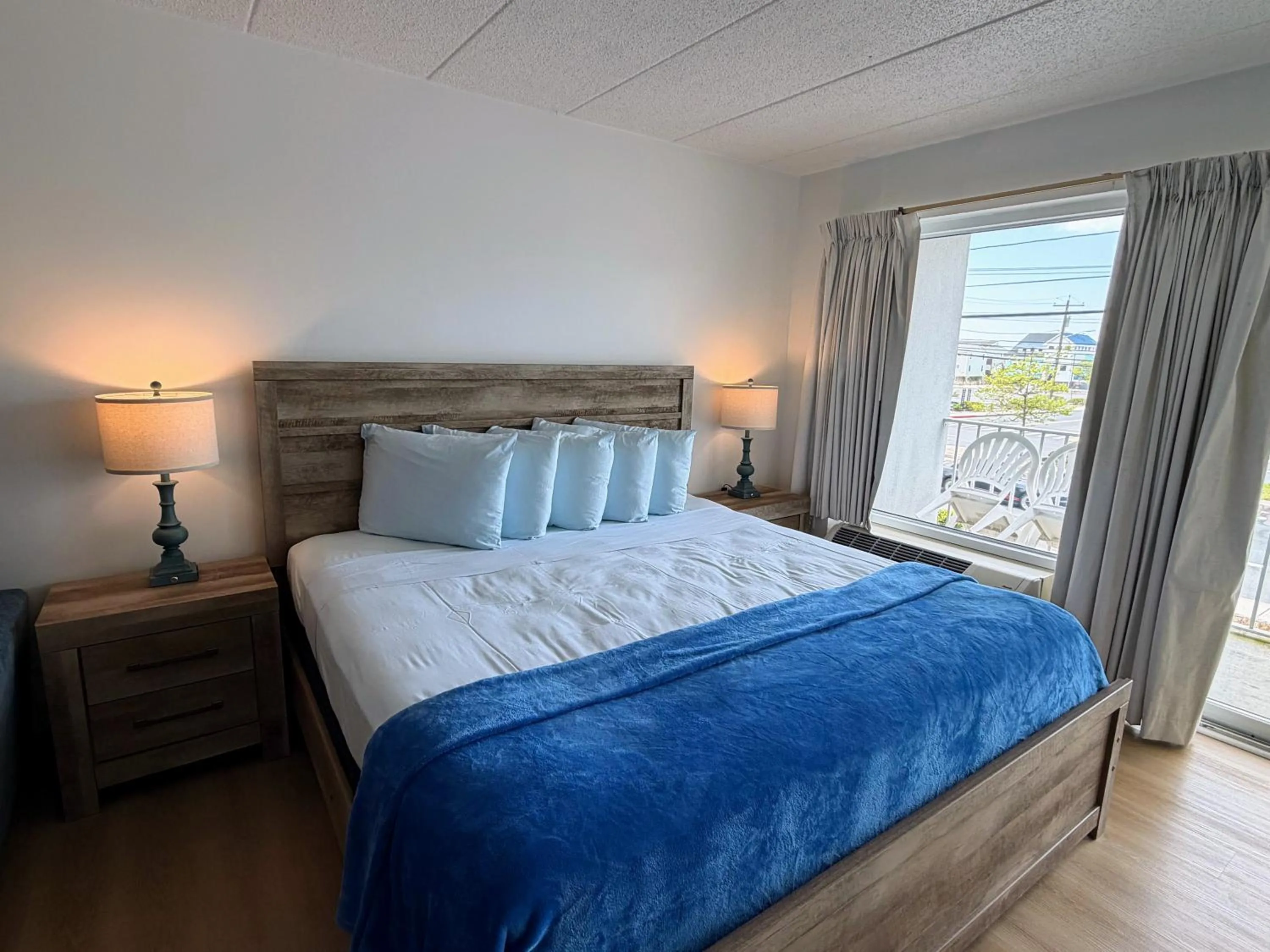 Bed in Beachcomber Motel