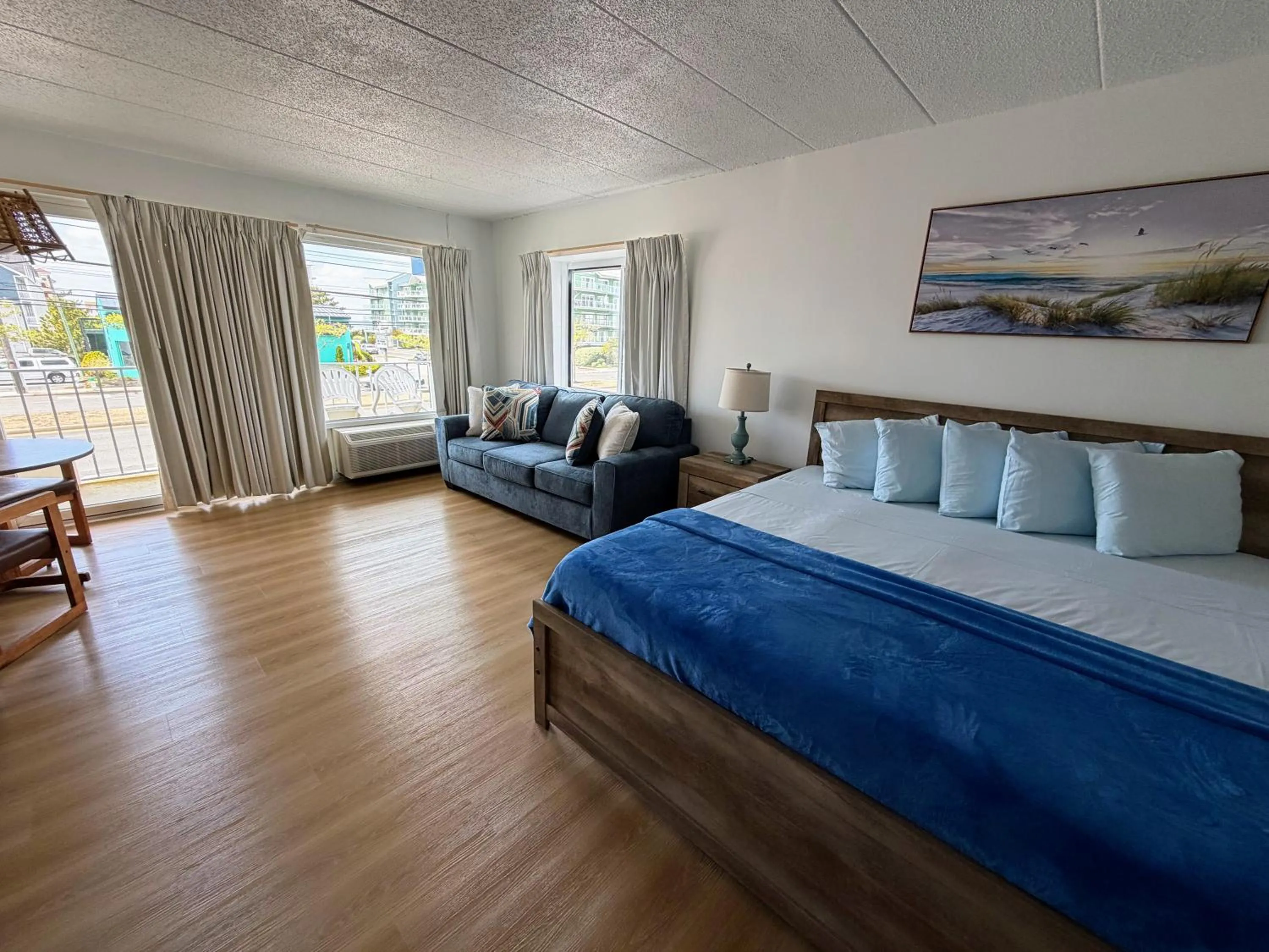 Bedroom, Bed in Beachcomber Motel