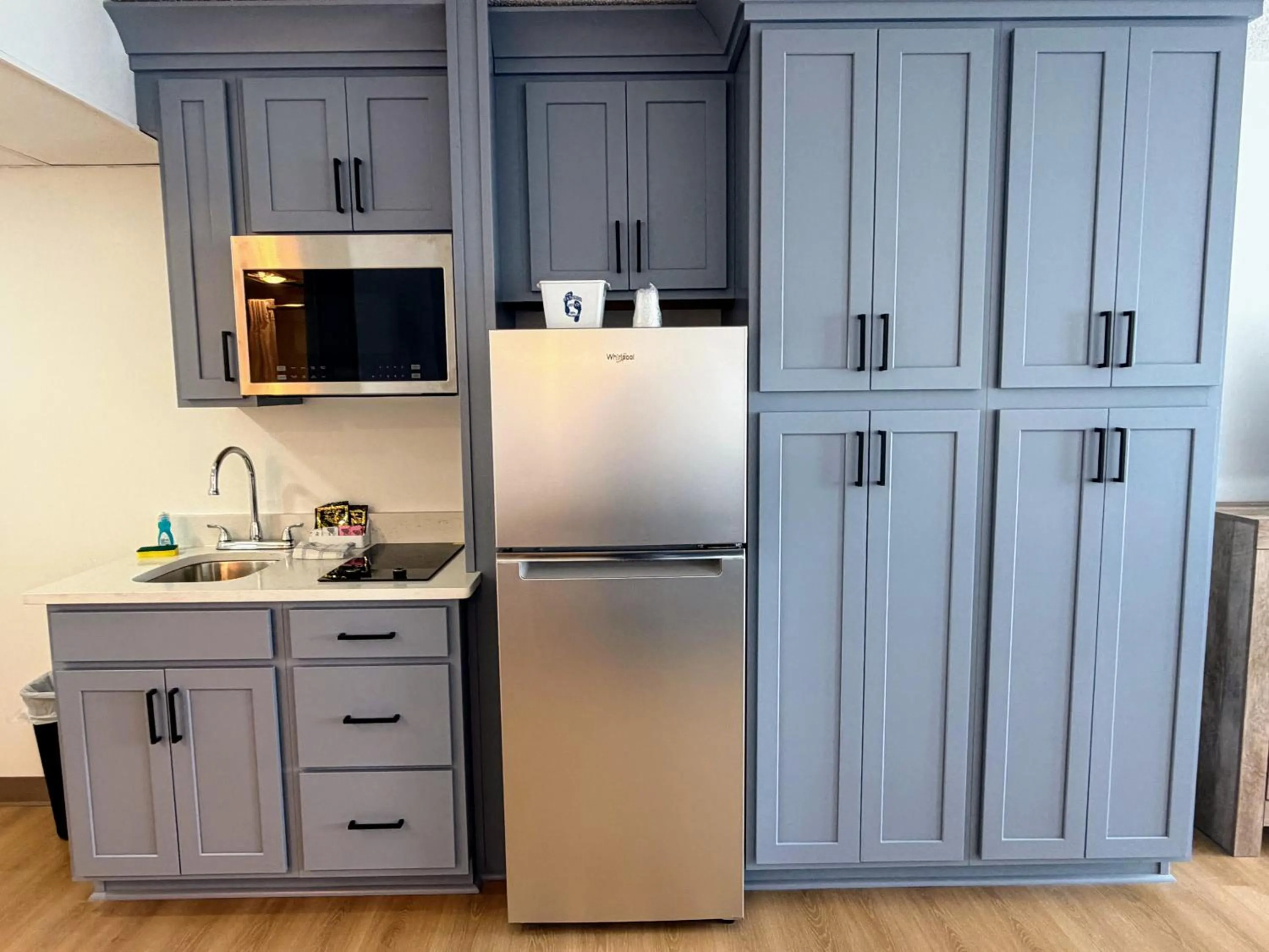 Kitchen or kitchenette in Beachcomber Motel