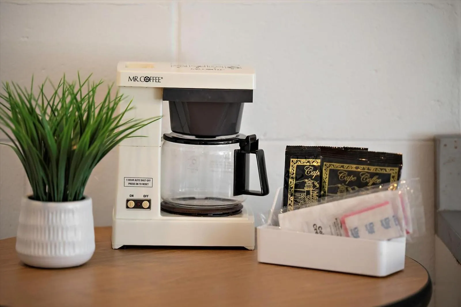 Coffee/tea facilities in Beachcomber Motel