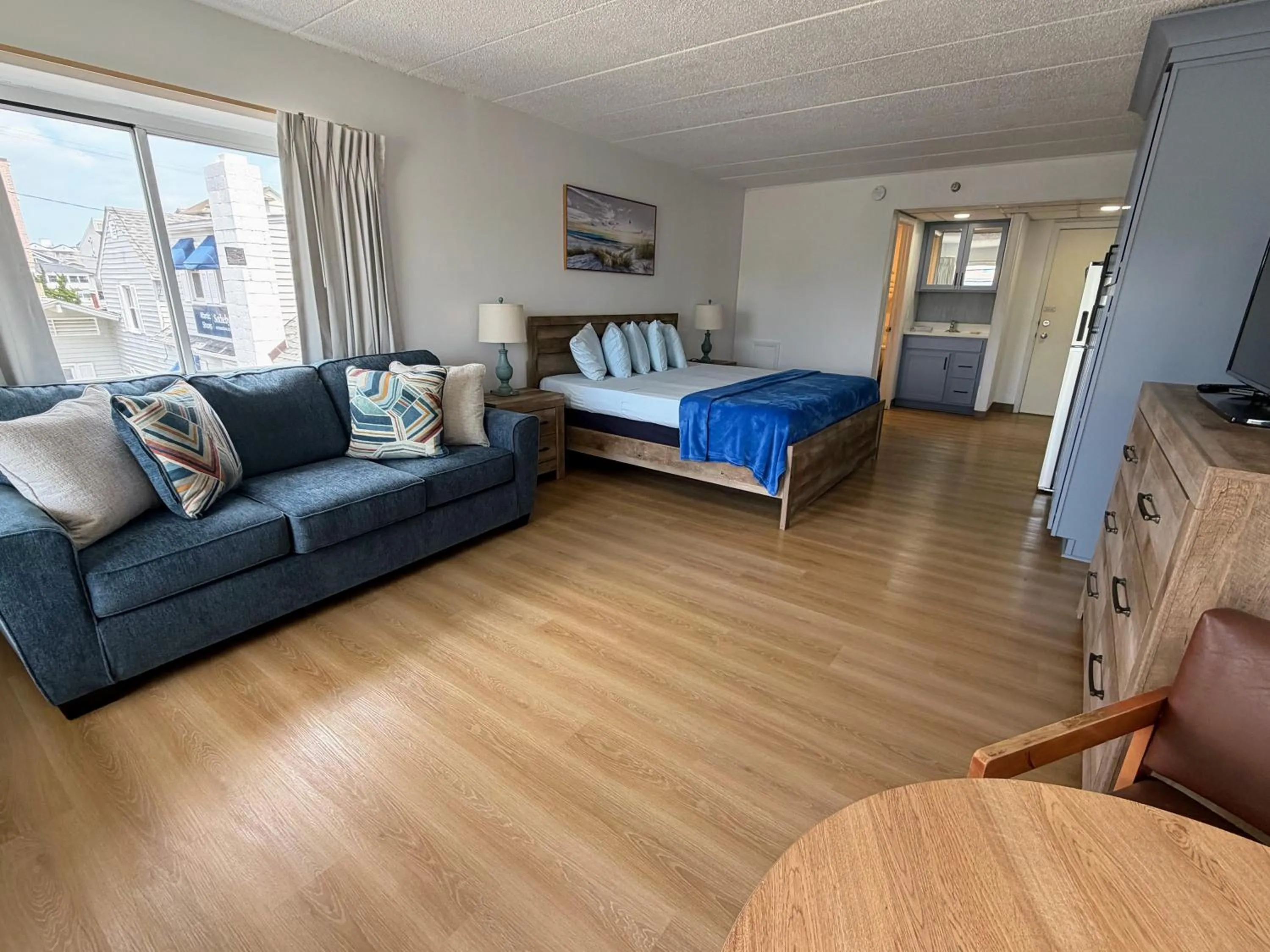 Photo of the whole room, Bed in Beachcomber Motel
