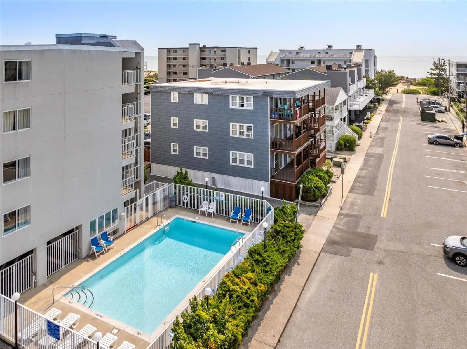 Swimming pool in Beachcomber Motel