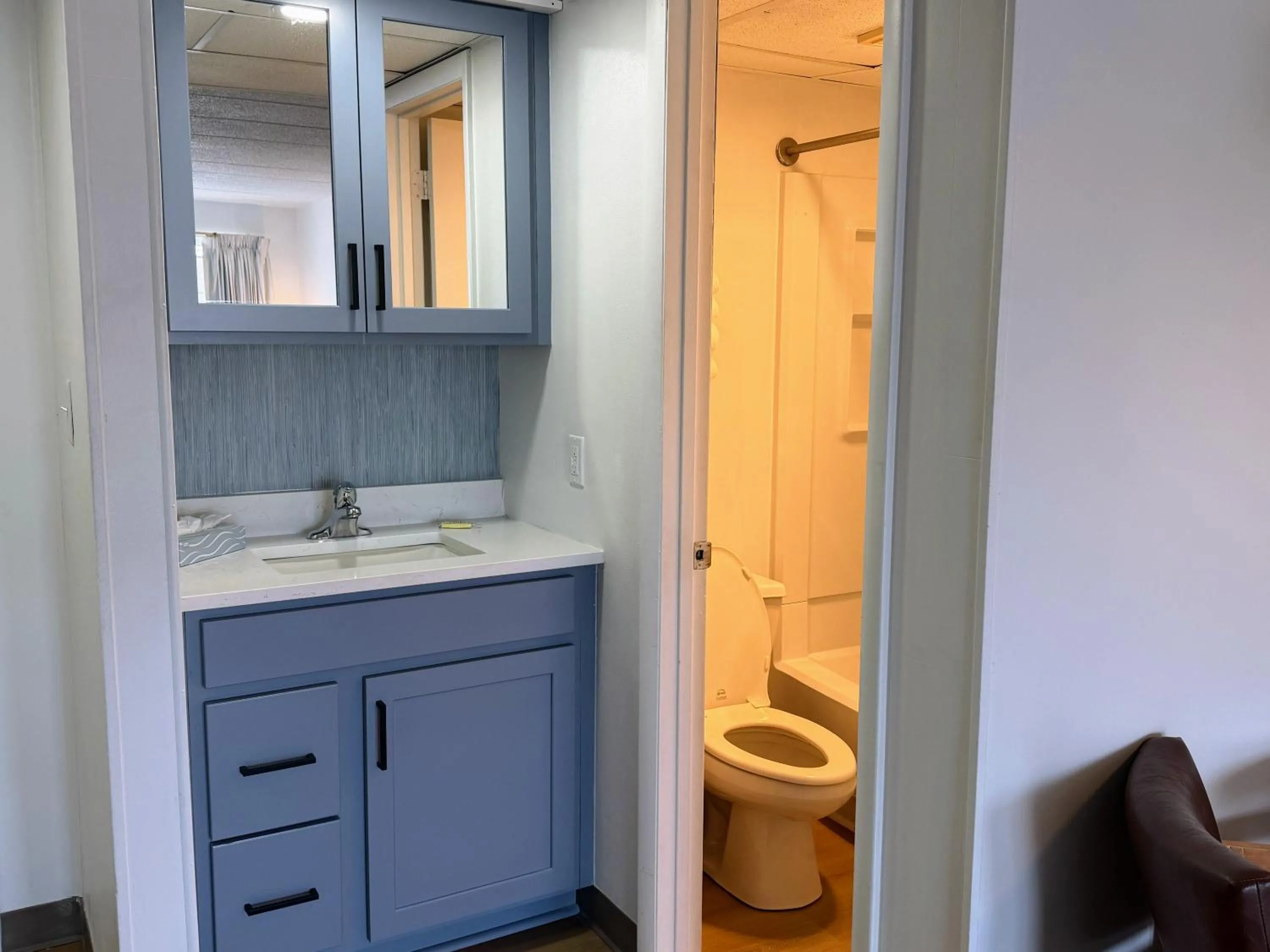 Bathroom in Beachcomber Motel