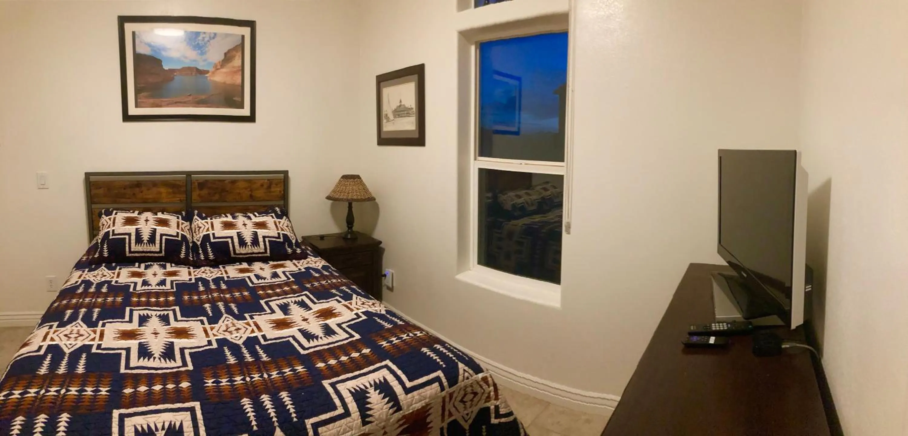 Bed in Local VIEW Pet Friendly BOAT Parking Close to Antelope Canyon HorseshoeBend