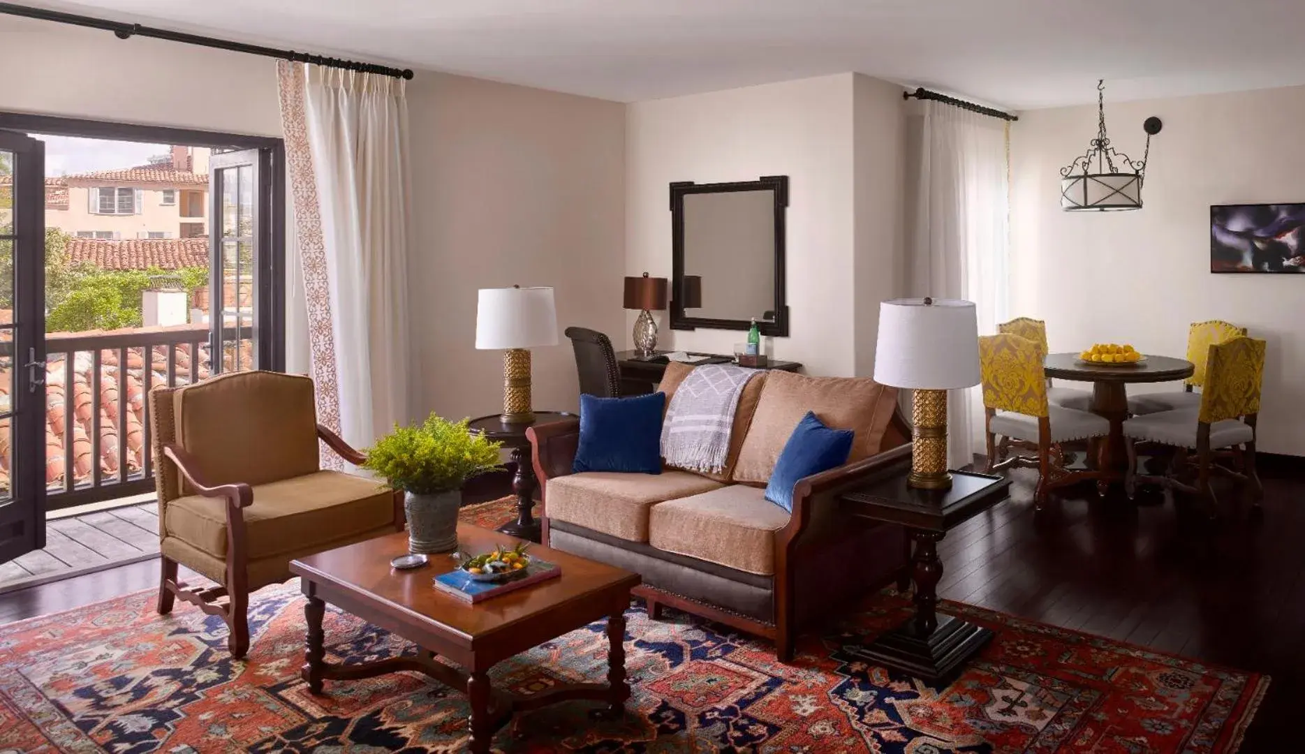 Living room in Plaza la Reina Living room in Plaza la Reina