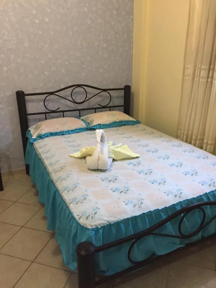 Photo of the whole room, Bed in HOTEL SUNSHINE AIRE ACND y WIFI ZONE