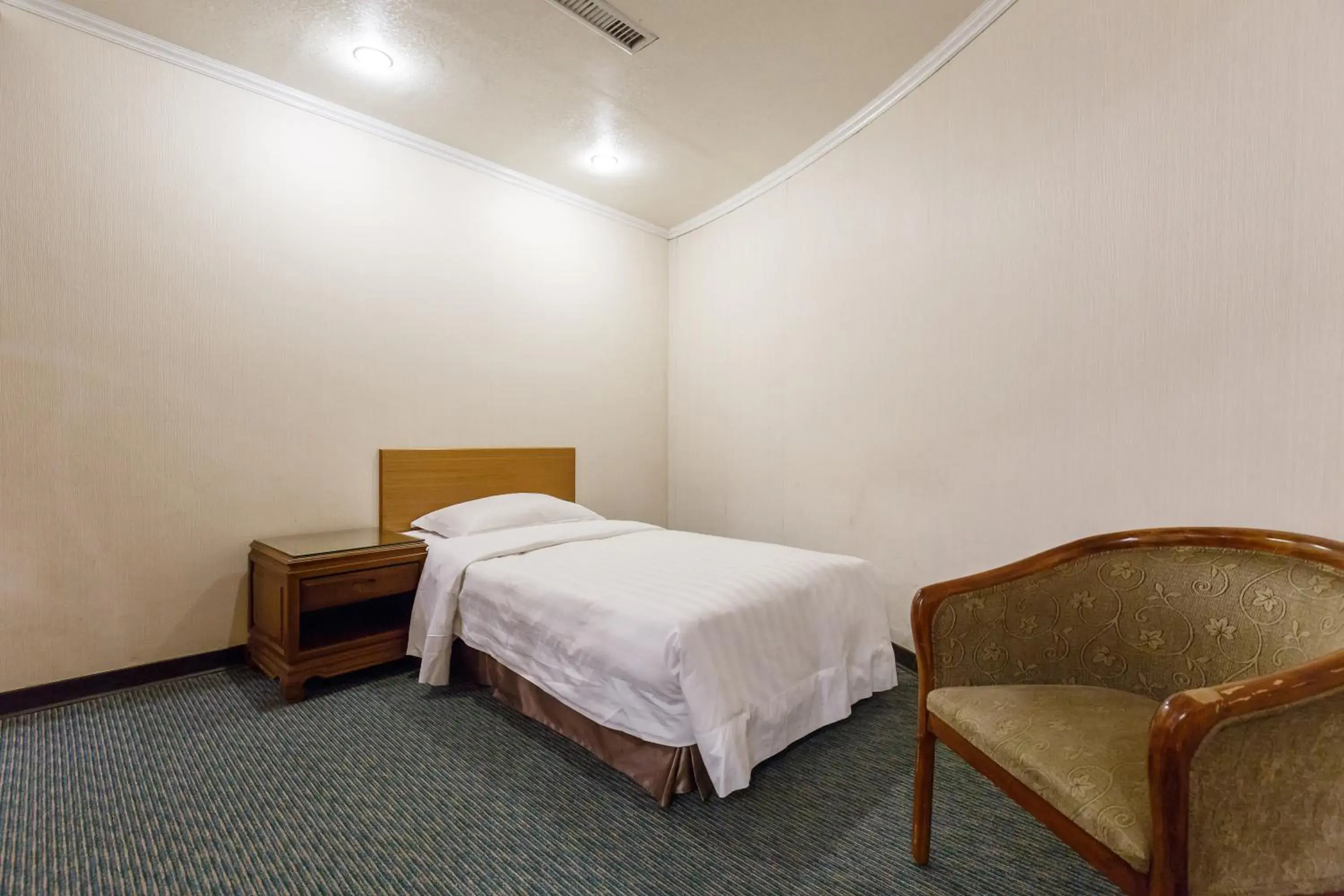 bunk bed, Bed in Champion Hotel bunk bed, Bed in Champion Hotel