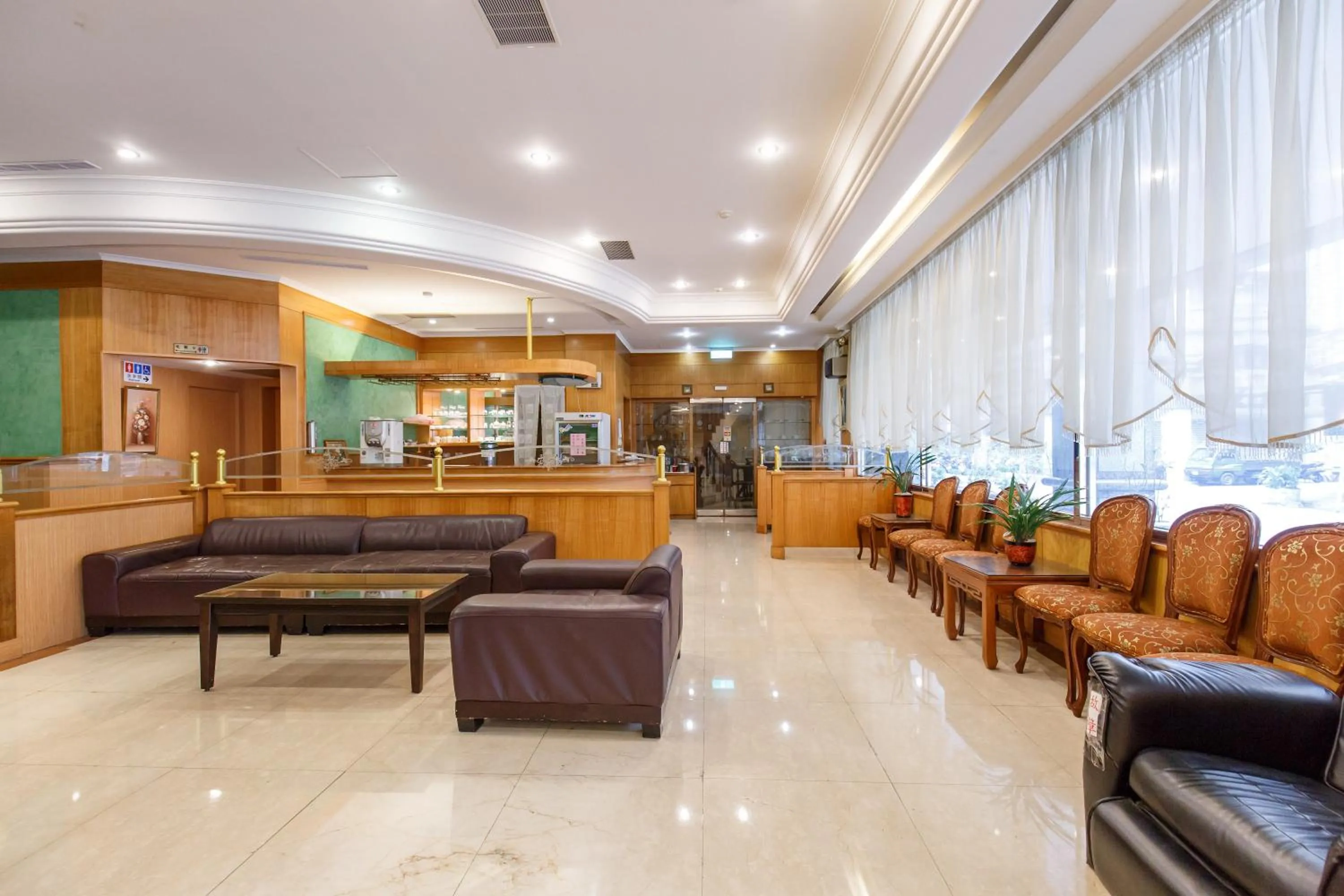 Communal lounge/ TV room in Champion Hotel