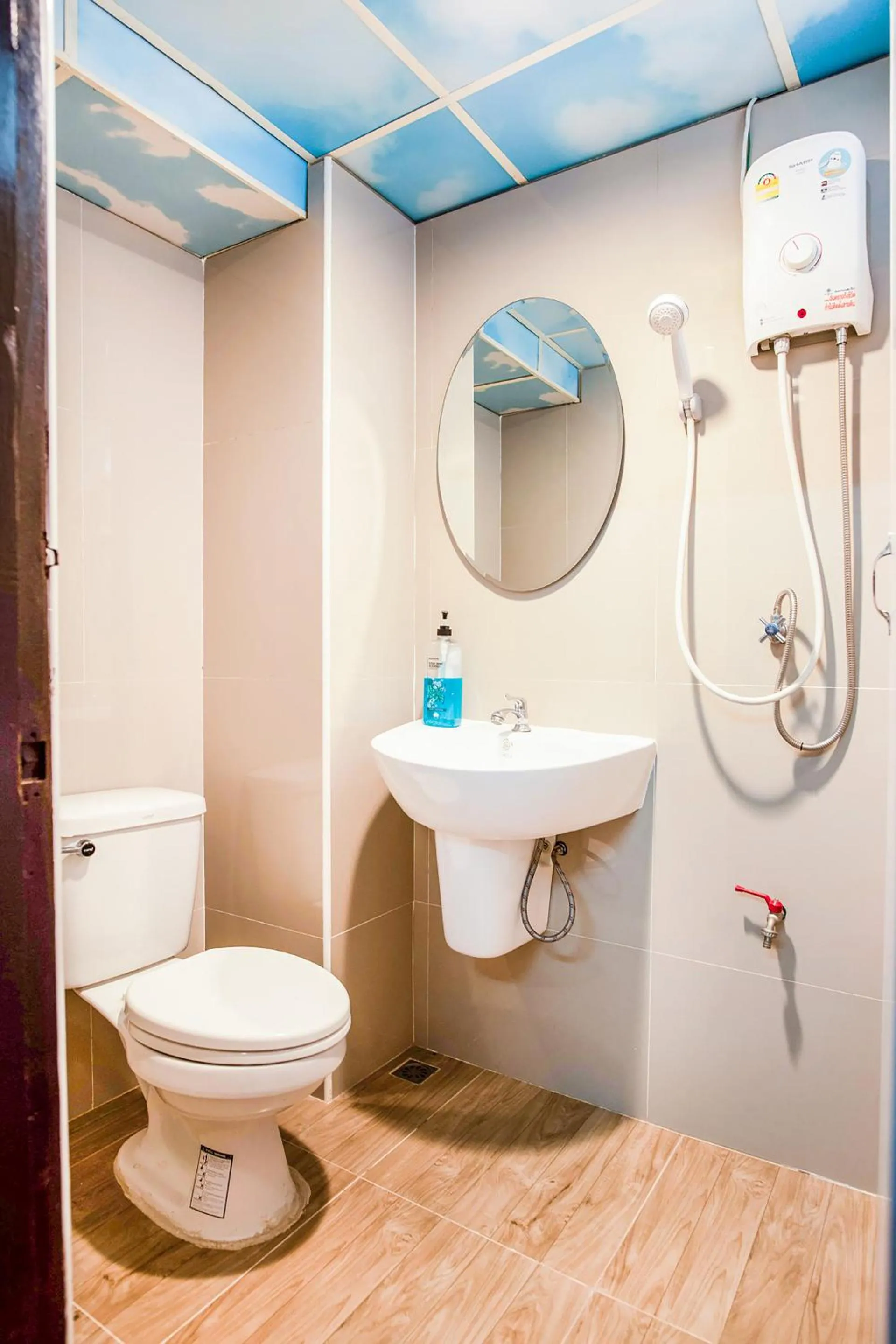 Bathroom in Gedkanok Apartment