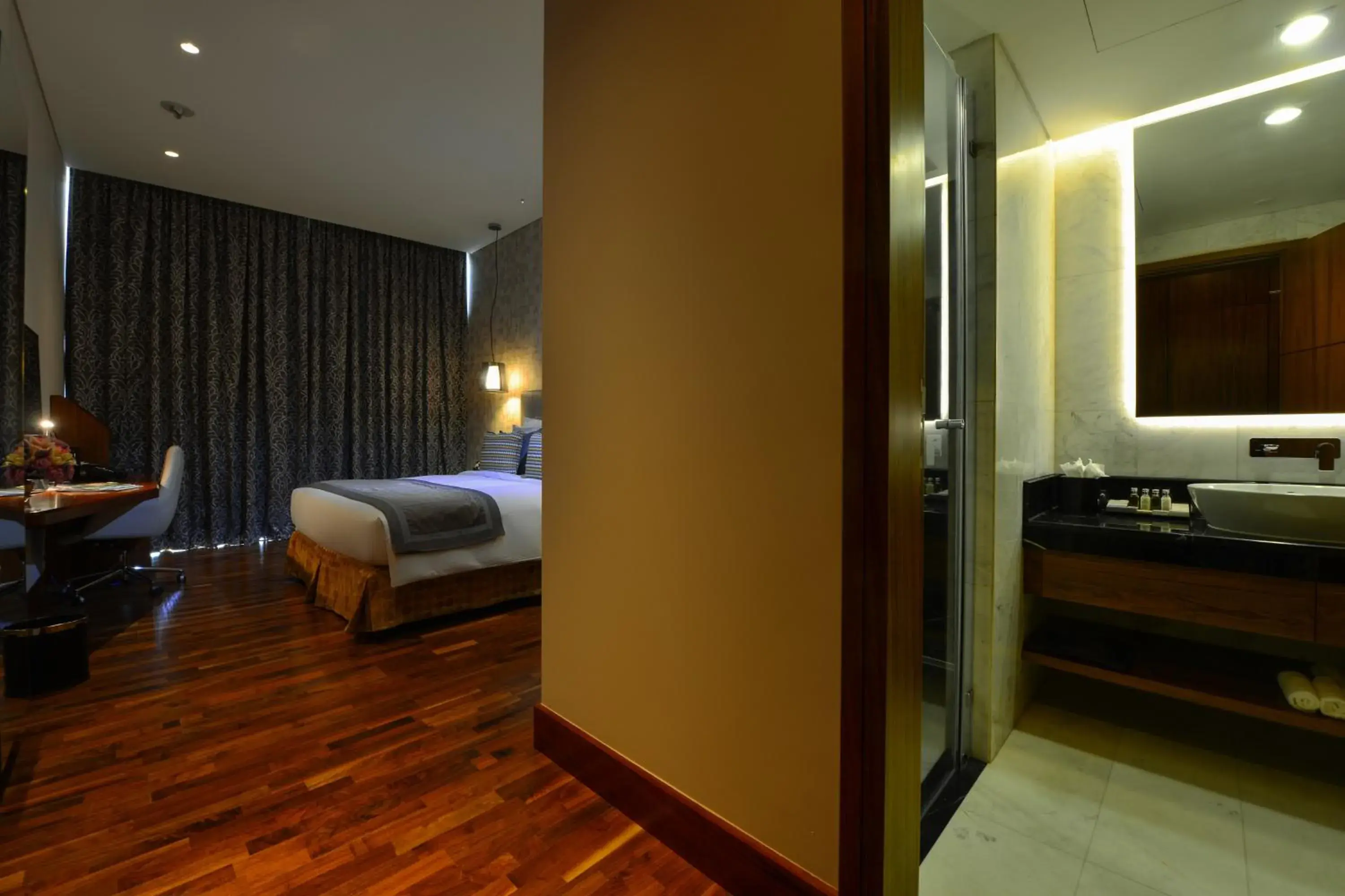 Bathroom, Bed in The Avenue Hotel Bathroom, Bed in The Avenue Hotel