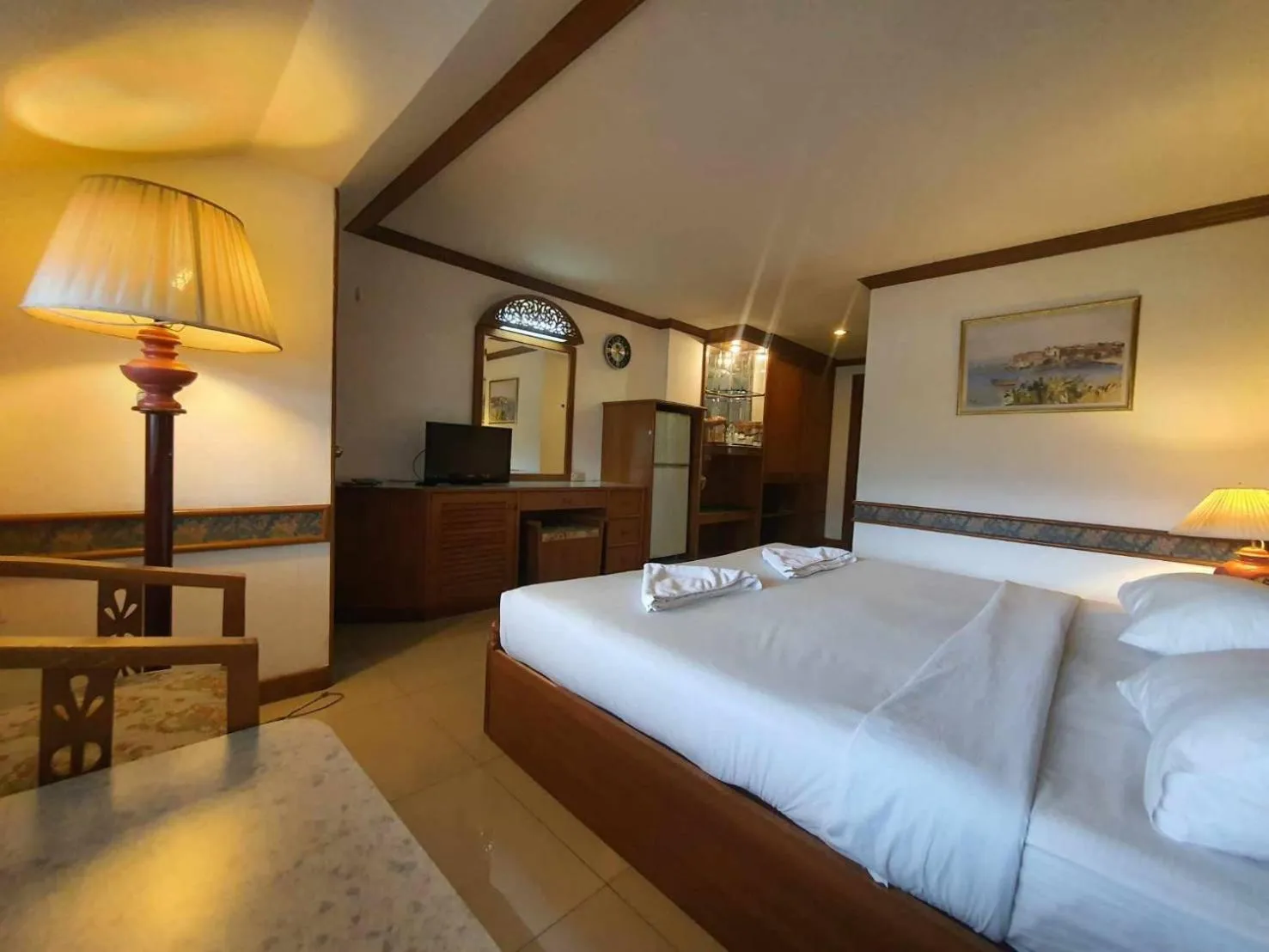 Bedroom, Bed in The Pacific Cool Chic