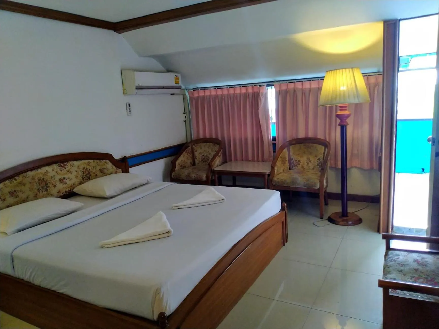 Bed in The Pacific Cool Chic