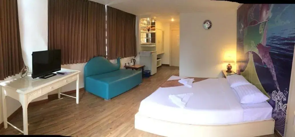 Bedroom, Bed in The Pacific Cool Chic Bedroom, Bed in The Pacific Cool Chic