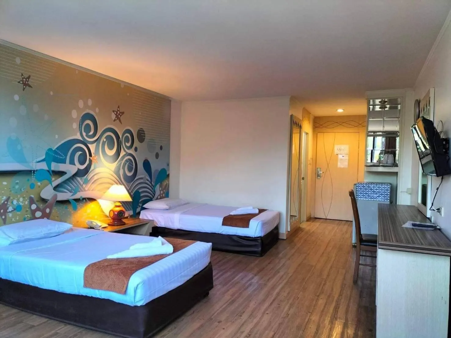 Bedroom, Bed in The Pacific Cool Chic