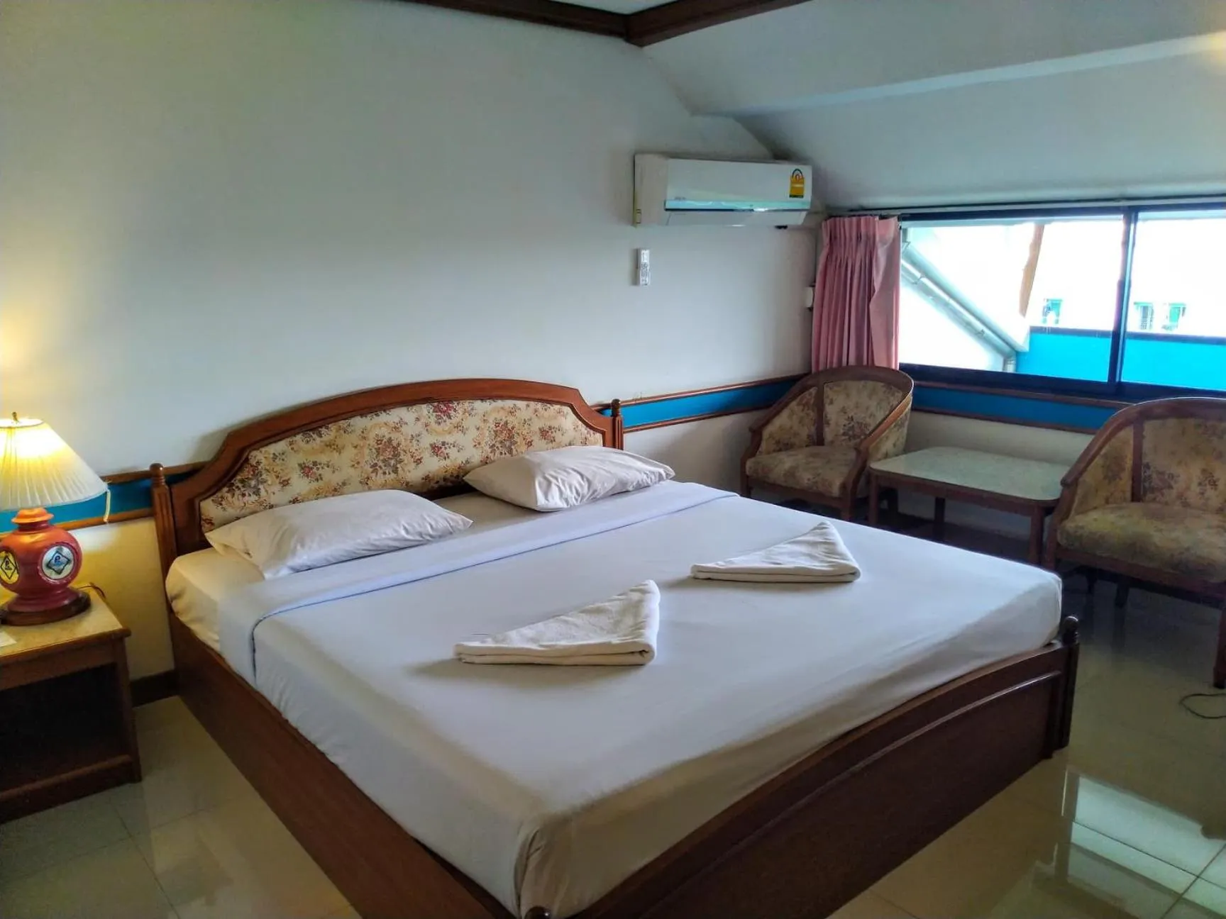 Bed in The Pacific Cool Chic