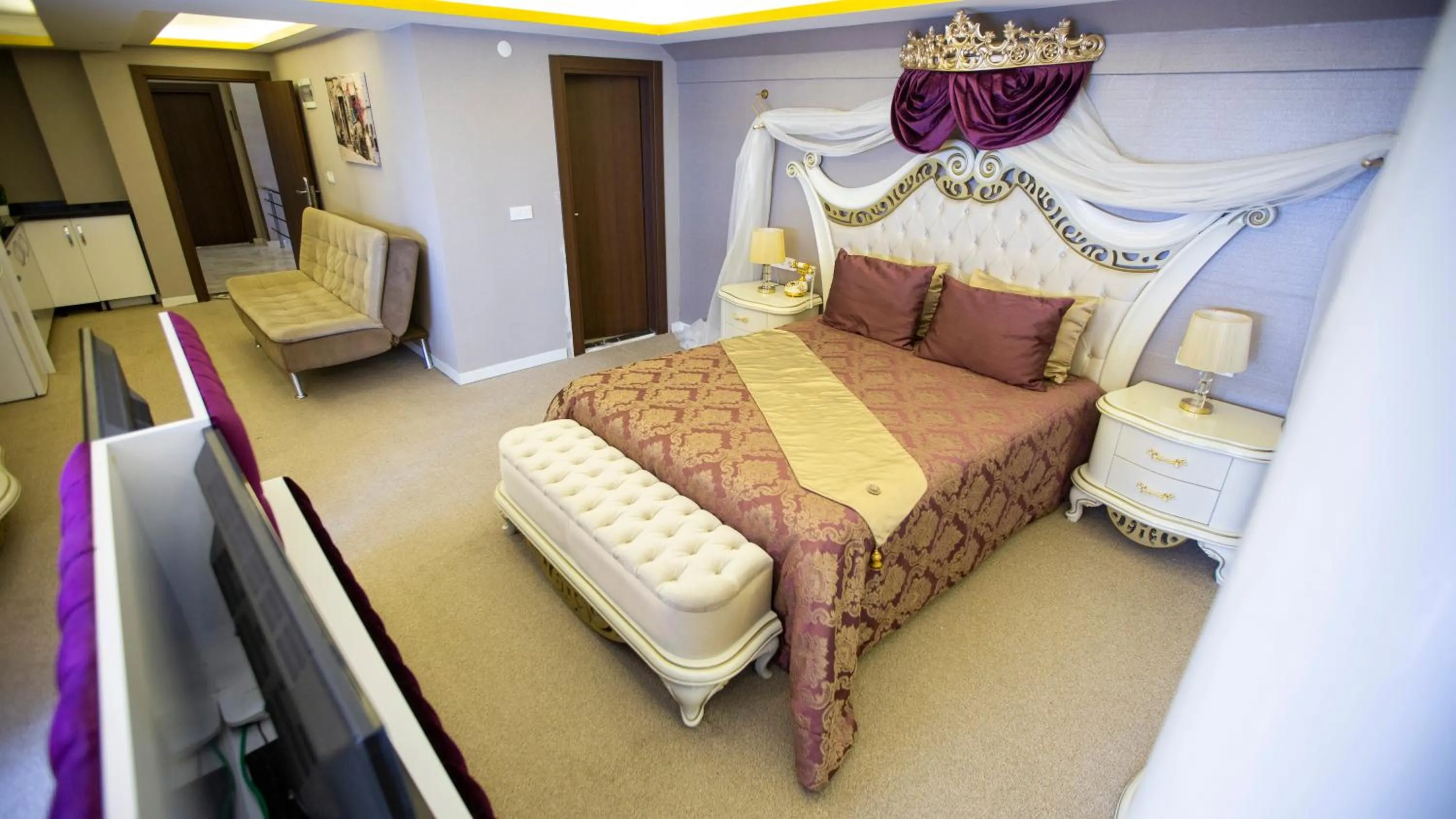 Bedroom in Royal Life Exclusive