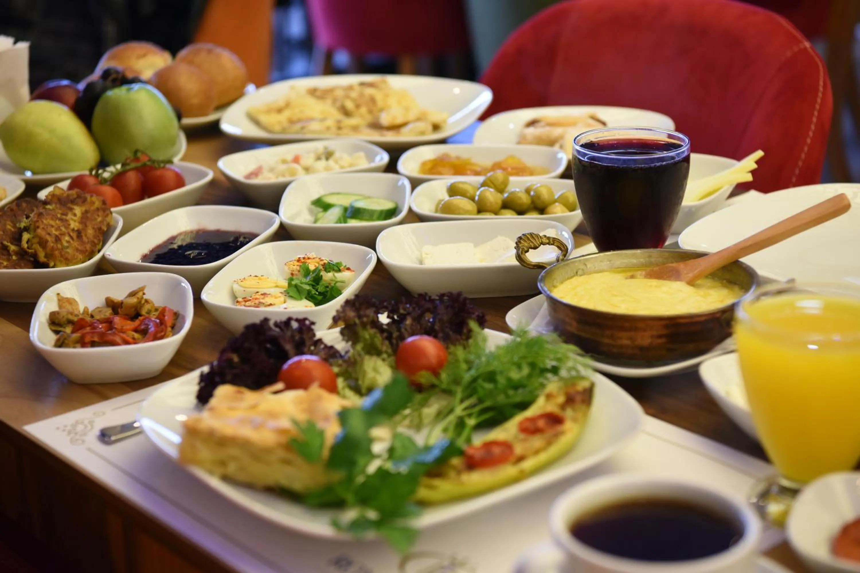 Restaurant/places to eat in Royal Life Exclusive