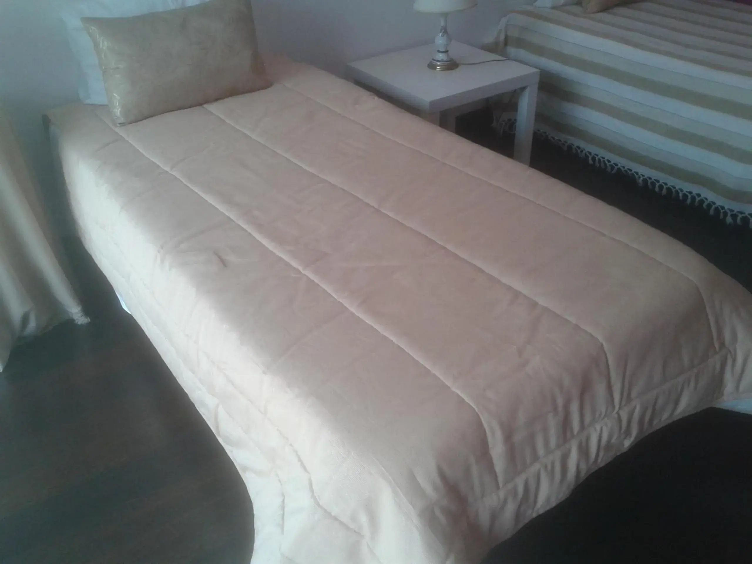 Large Twin Room - single occupancy in Casas Vale Martinho Large Twin Room - single occupancy in Casas Vale Martinho