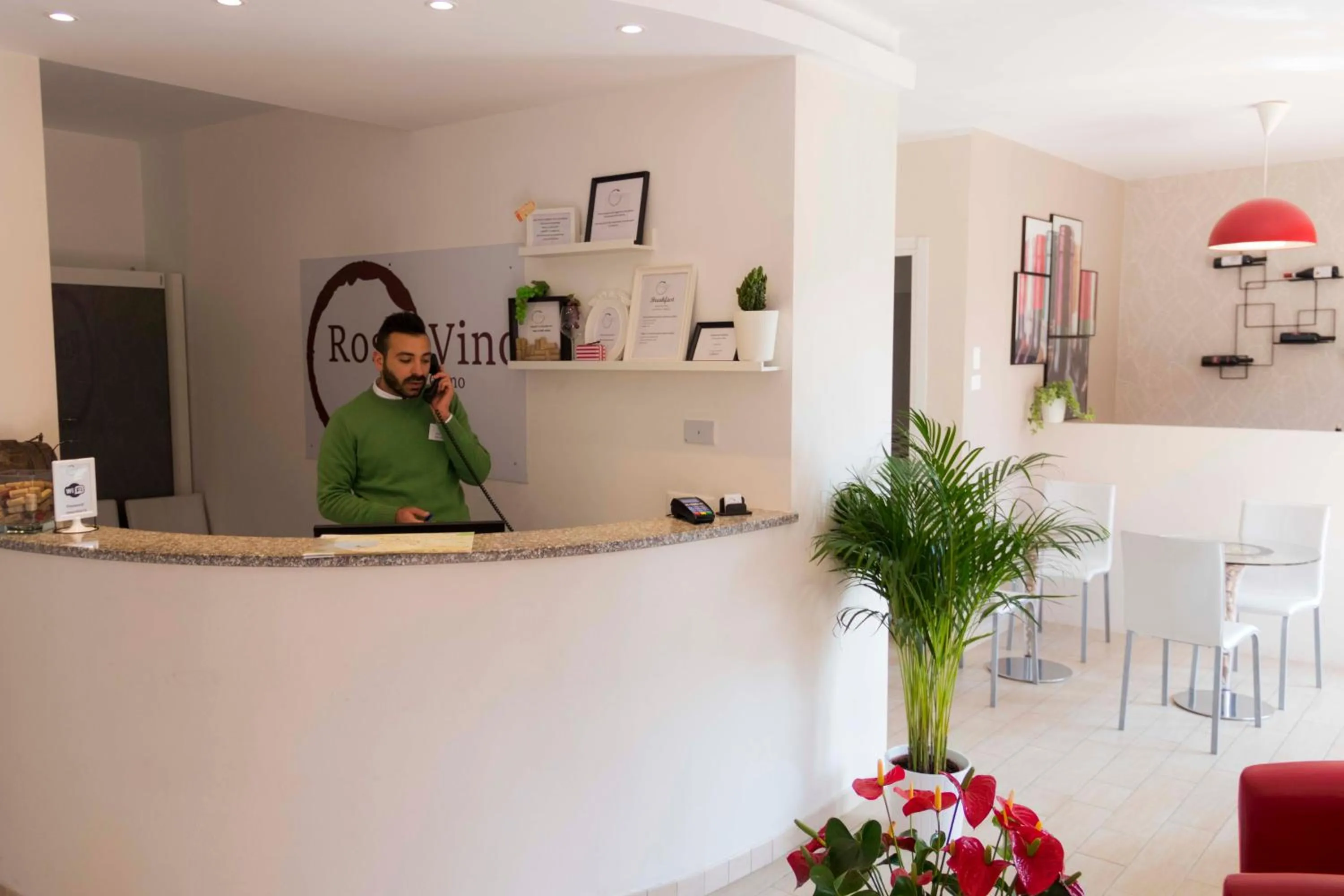 Communal lounge/ TV room in Hotel Rossovino Como