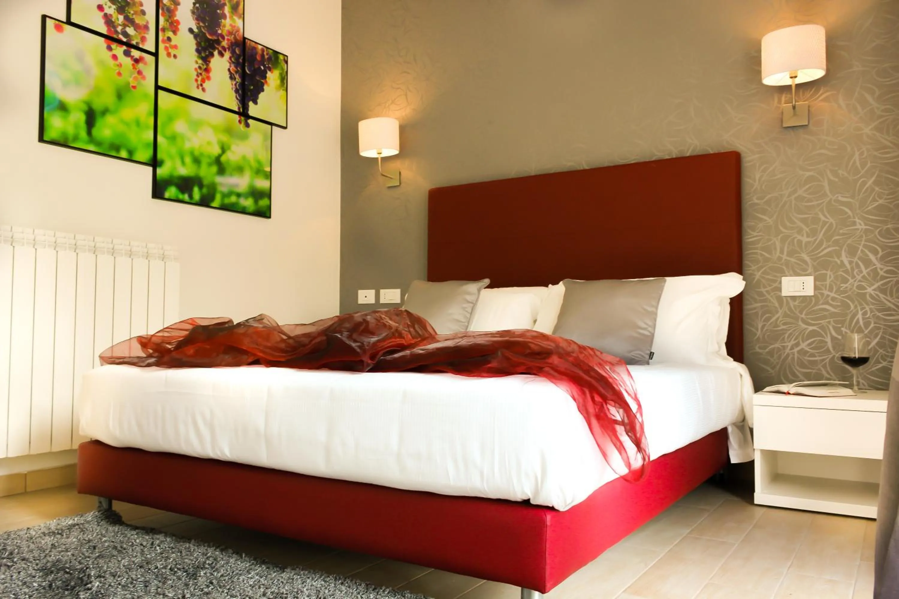 Shower, Bed in Hotel Rossovino Como