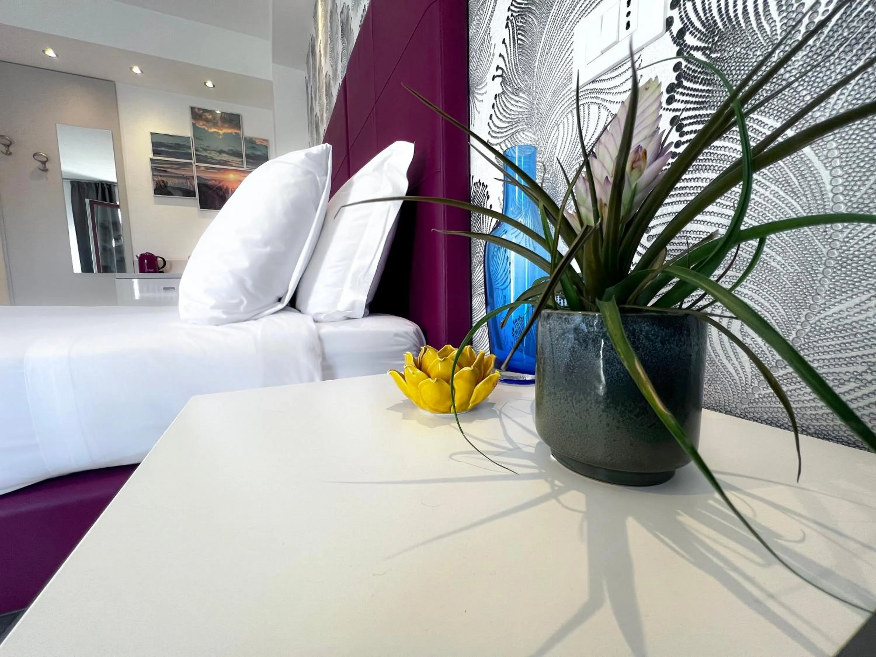 Bed in Hotel Rossovino Como