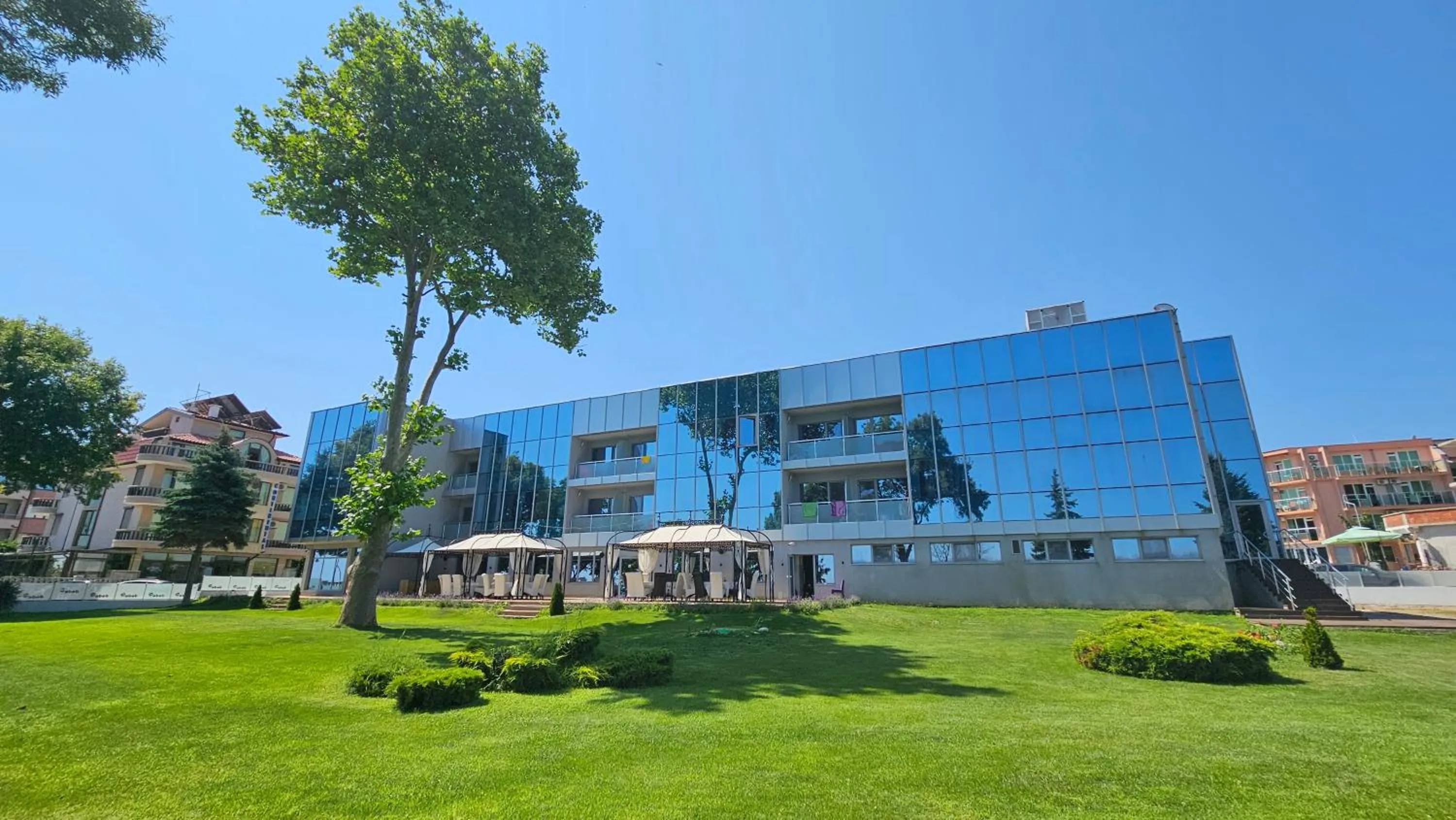 Property building in Dodo Beach Hotel