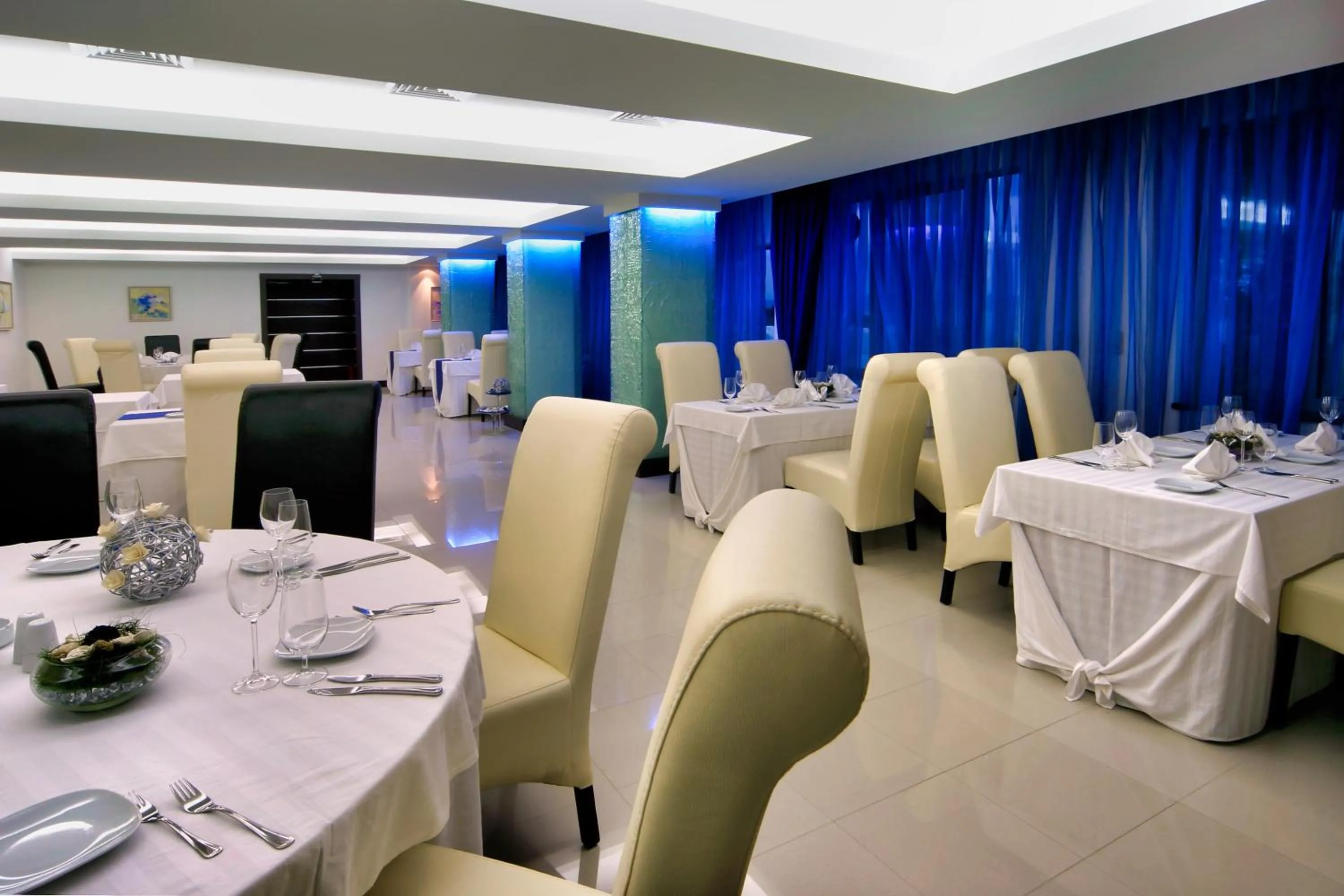 Restaurant/places to eat in Dodo Beach Hotel
