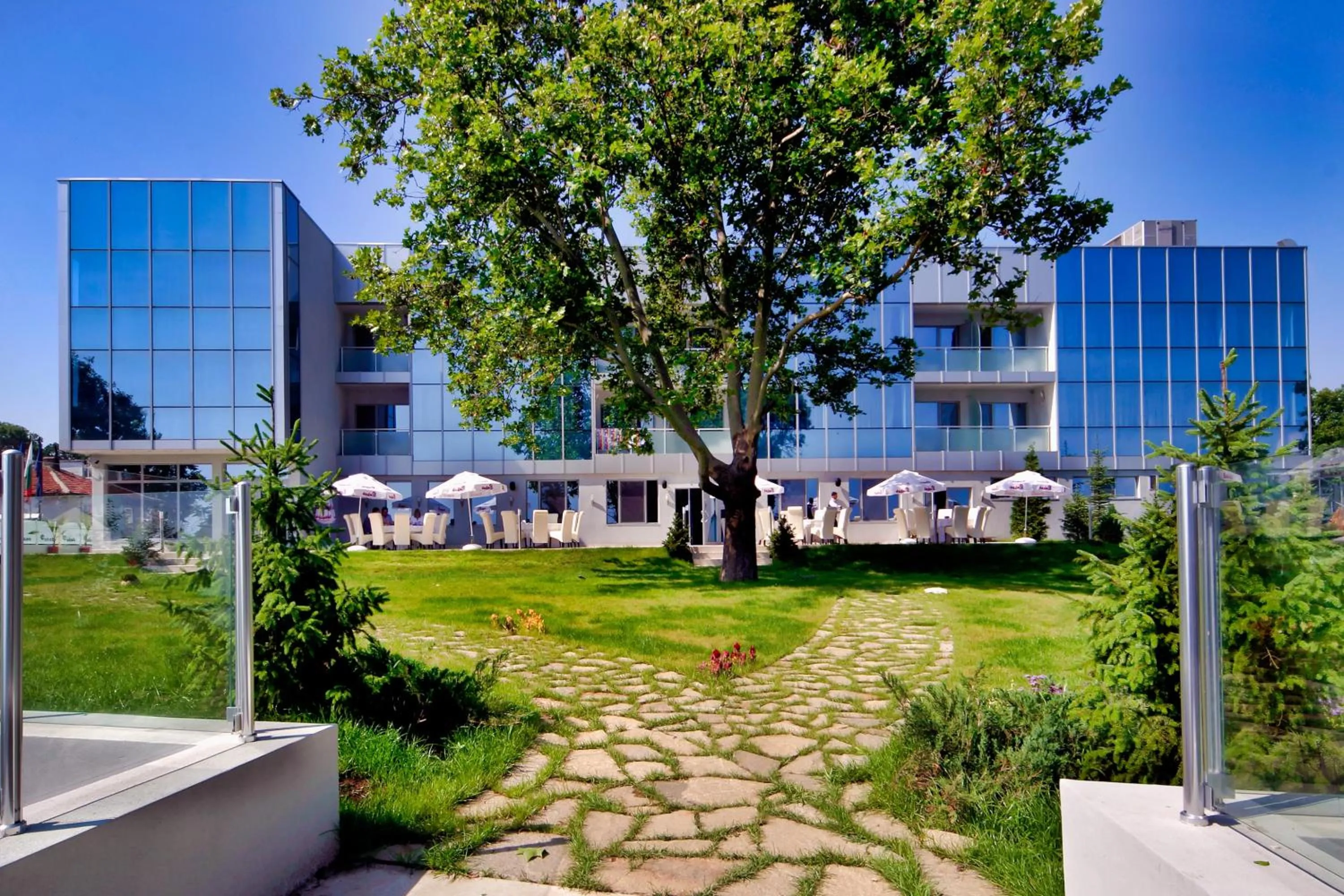 Garden in Dodo Beach Hotel