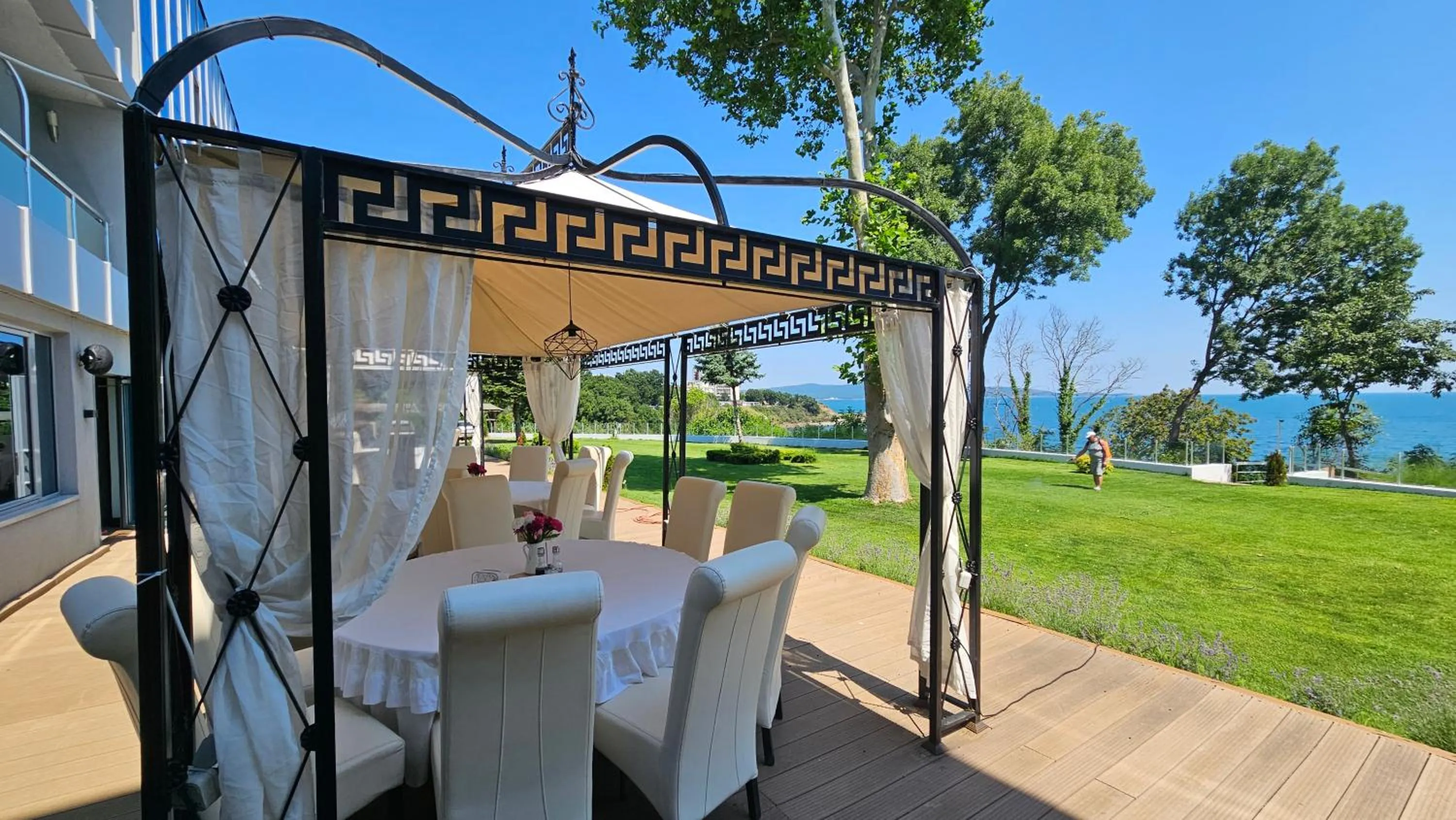 Garden in Dodo Beach Hotel