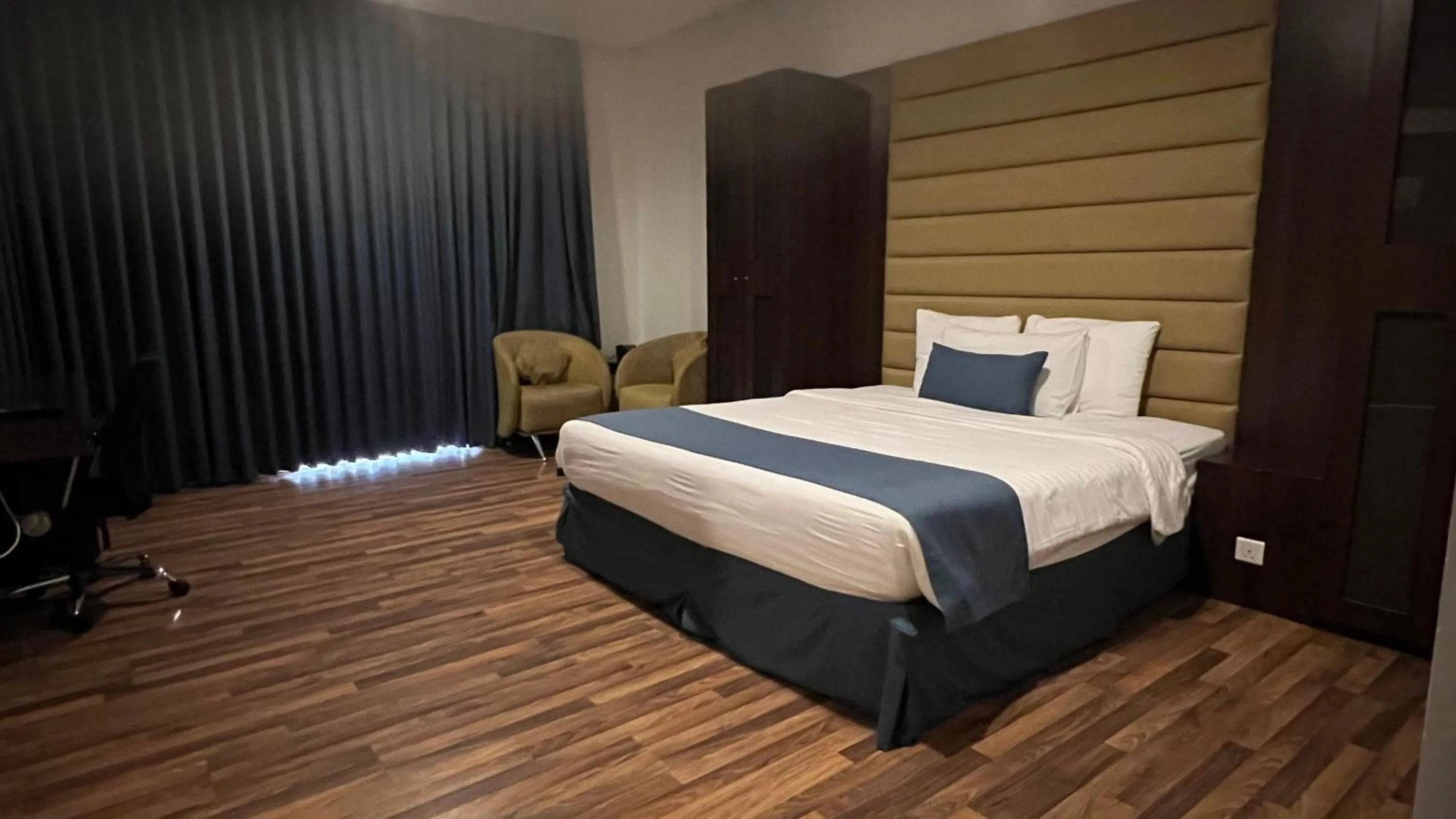 Bed in Golden Tulip Al Khobar Suites