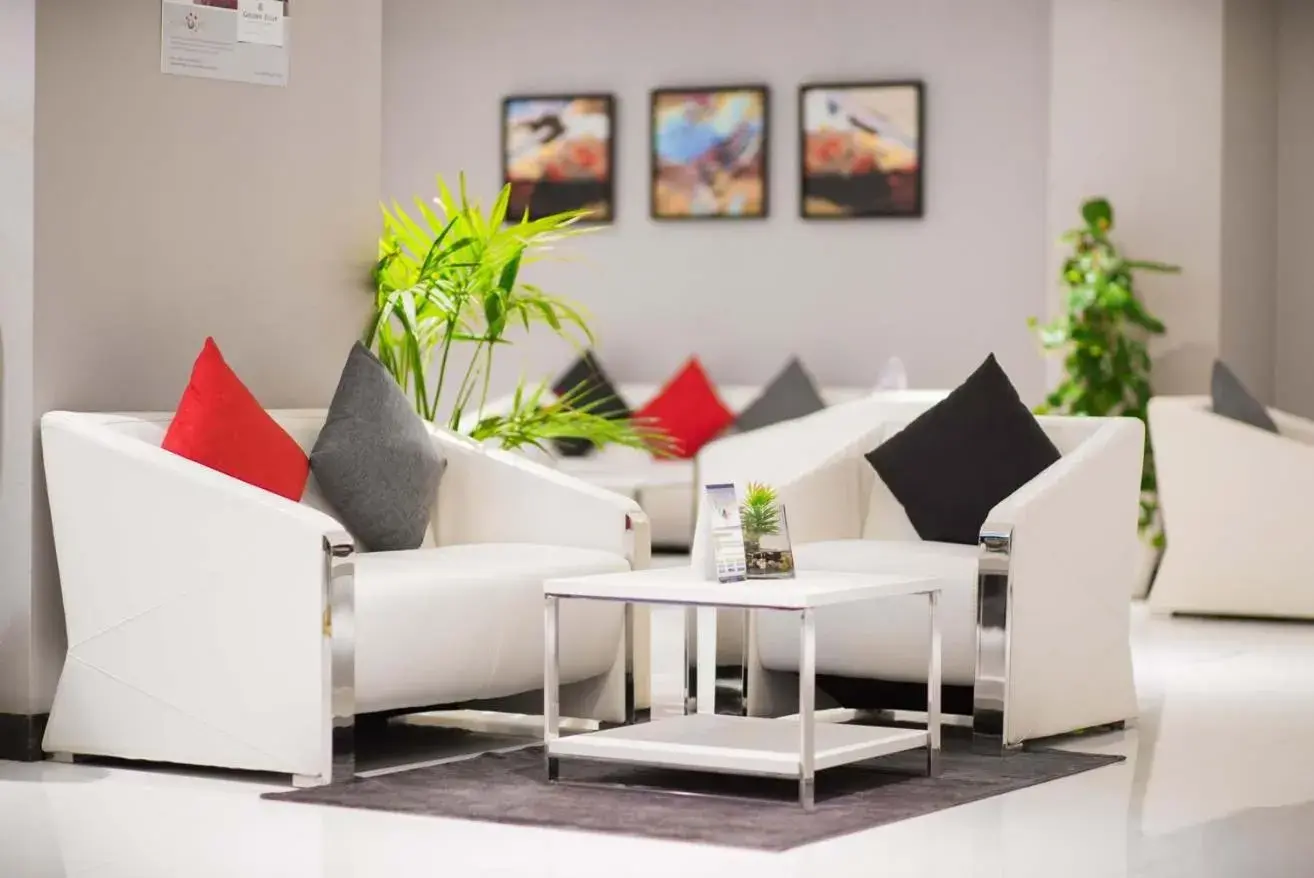 Lounge or bar in Golden Tulip Al Khobar Suites Lounge or bar in Golden Tulip Al Khobar Suites